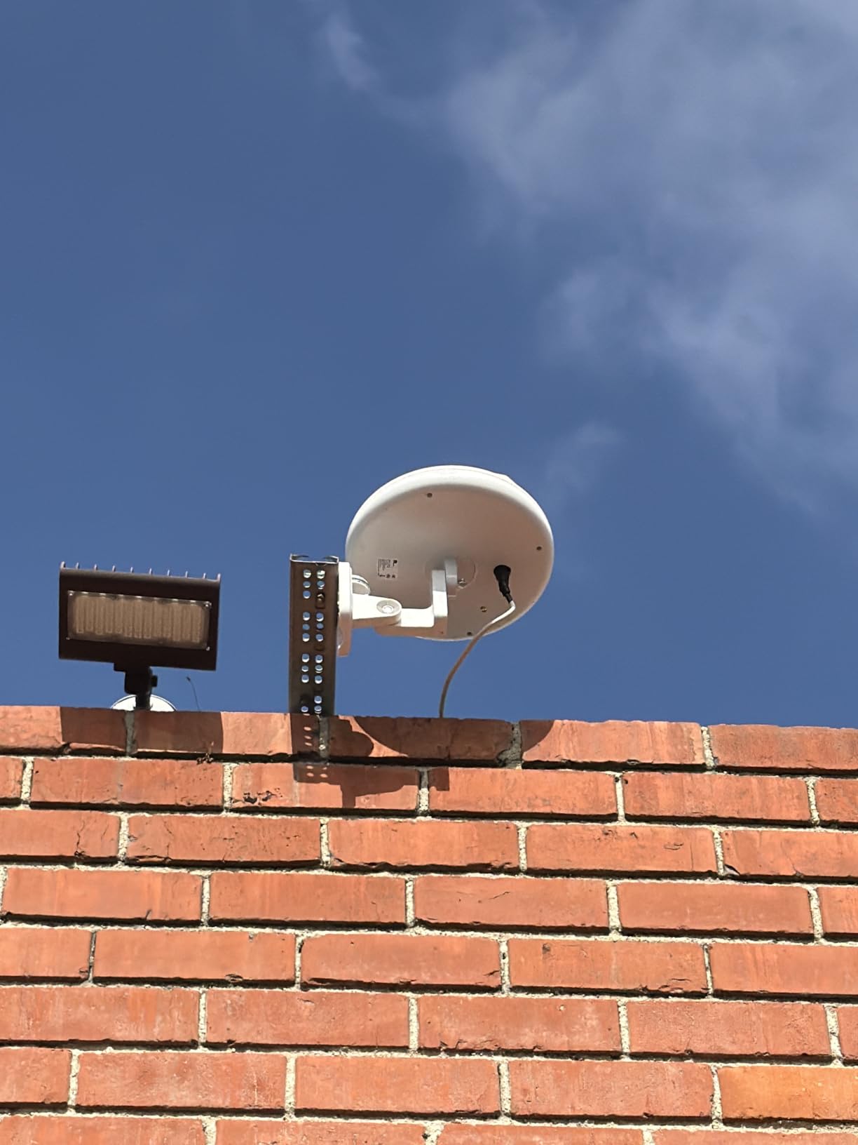 1byone Outdoor TV Antenna, 360°Omni-Directional Reception, 100+ Miles Range customer photo 2