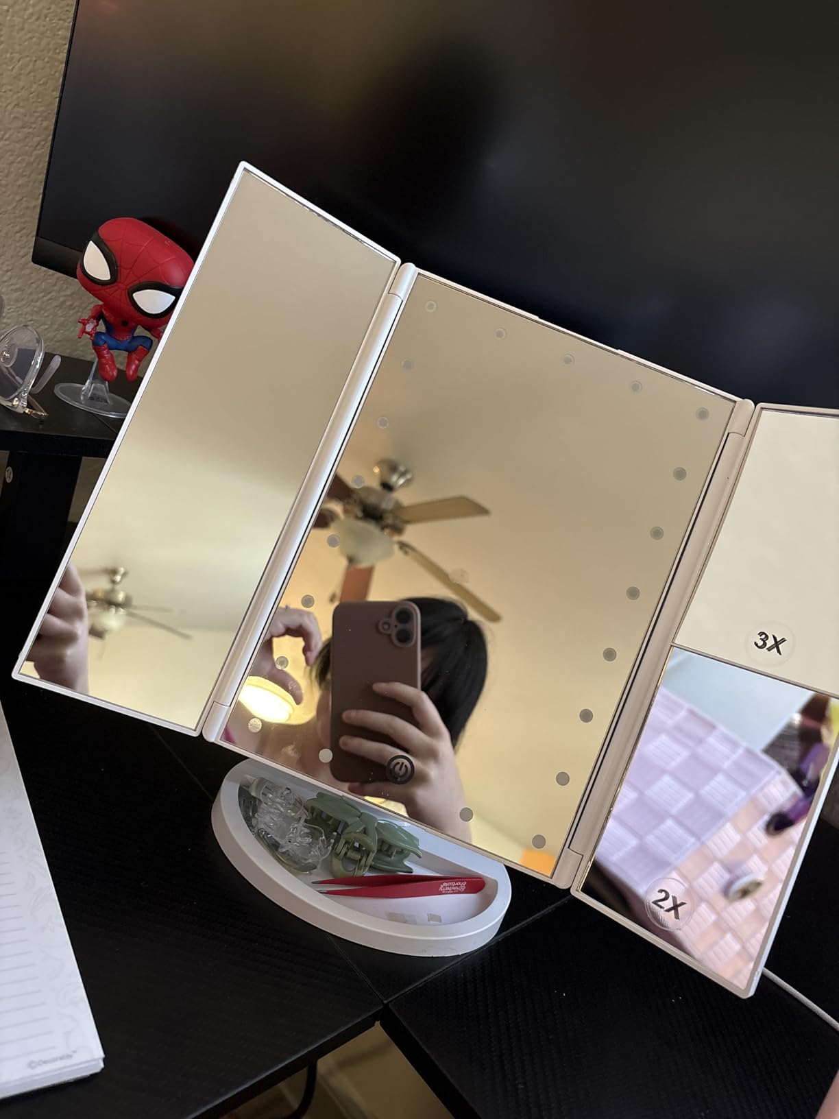 Flymiro Tri-fold Lighted Vanity Makeup Mirror with 3x/2x Magnification,Light up Mirror for Makeup,Touch Screen 21 LEDs,180° Rotation Countertop Cosmetic Mirror,Gifts for Women Mom Teen Girls customer photo 2