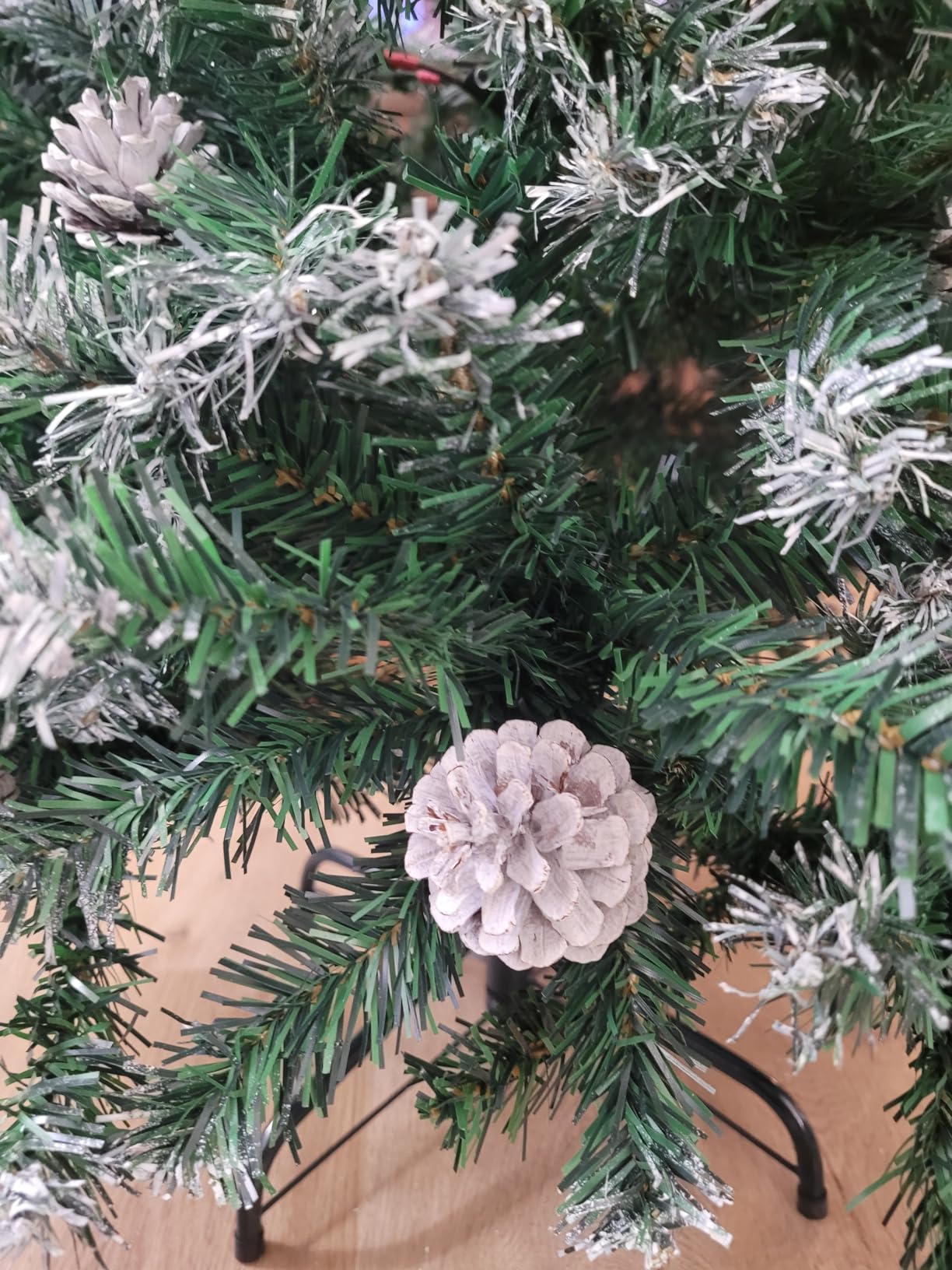 Best Choice Products 7.5ft Pre-Decorated Holiday Christmas Tree for Home, Office, Party Decoration w/ 1,346 PVC Branch Tips, Partially Flocked Design, Pine Cones, Metal Hinges & Base customer photo 1