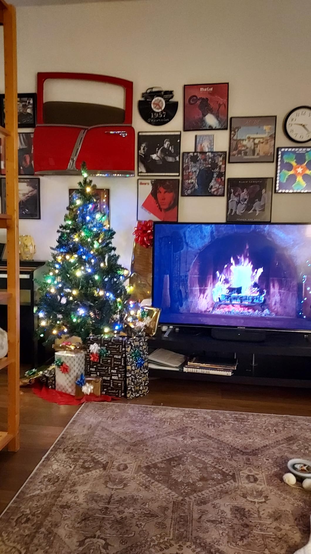 Goplus 9ft Pre-Lit Snow Flocked Christmas Tree with 550 Lights customer photo 1