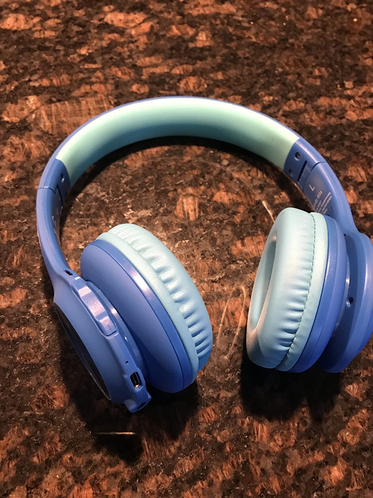 Candy Bila Kids Bluetooth 6.0 Headphones, LED Light, 85Hours Playtimes customer photo 1