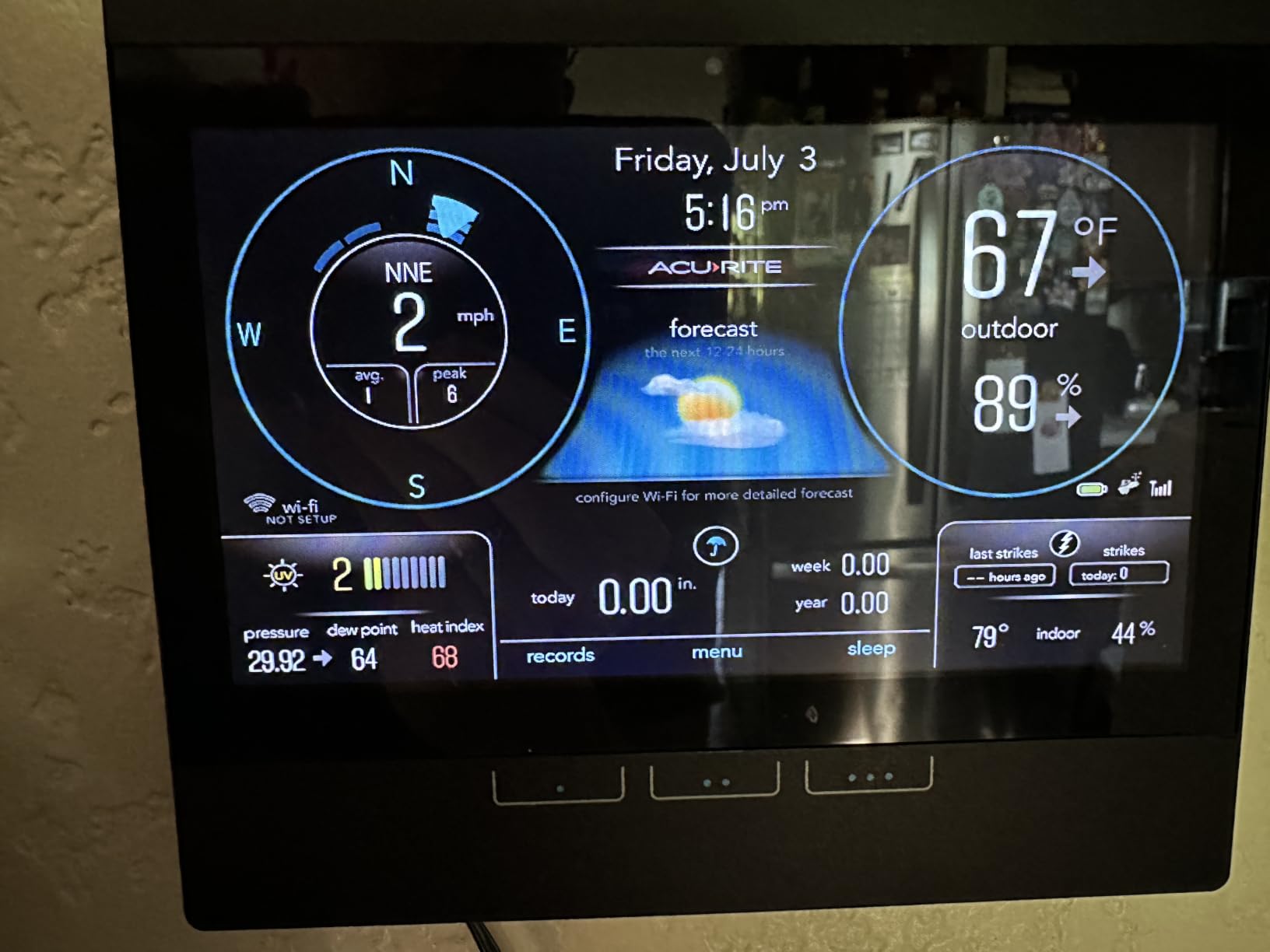 AcuRite Atlas Professional Weather Station with Direct-to-Wi-Fi HD Display, Lightning Detection, Built-in Barometer, and Temperature, Humidity, Wind Speed/Direction and Rainfall Measurements (01001M) customer photo 2