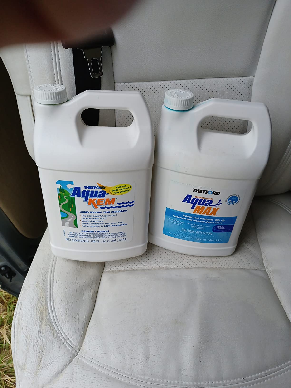 Thetford 96637 Aquamax Spring Showers 1 Gallon customer photo 2