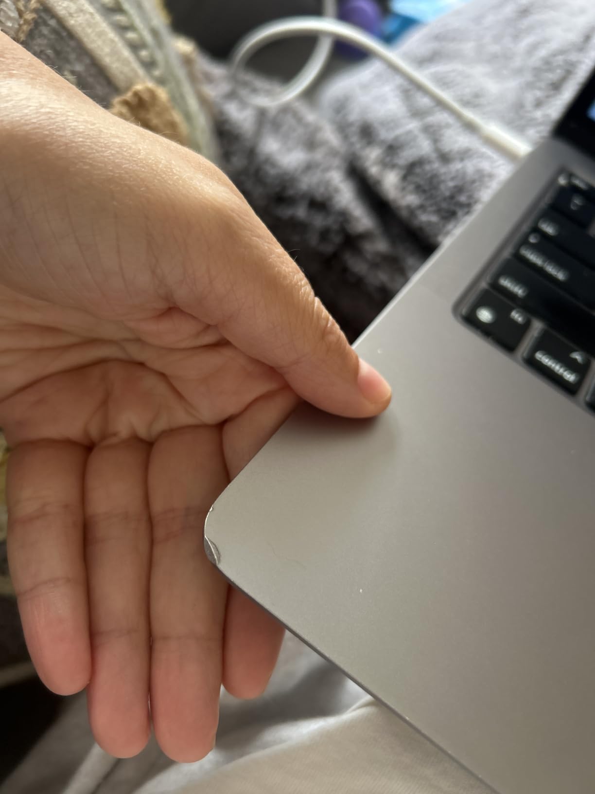 Apple MacBook Air Late 2020 with Apple M1 Chip (13.3 inch, 8GB RAM, 256GB SSD) Space Gray (Renewed) | Space Gray, Renewed customer photo 1