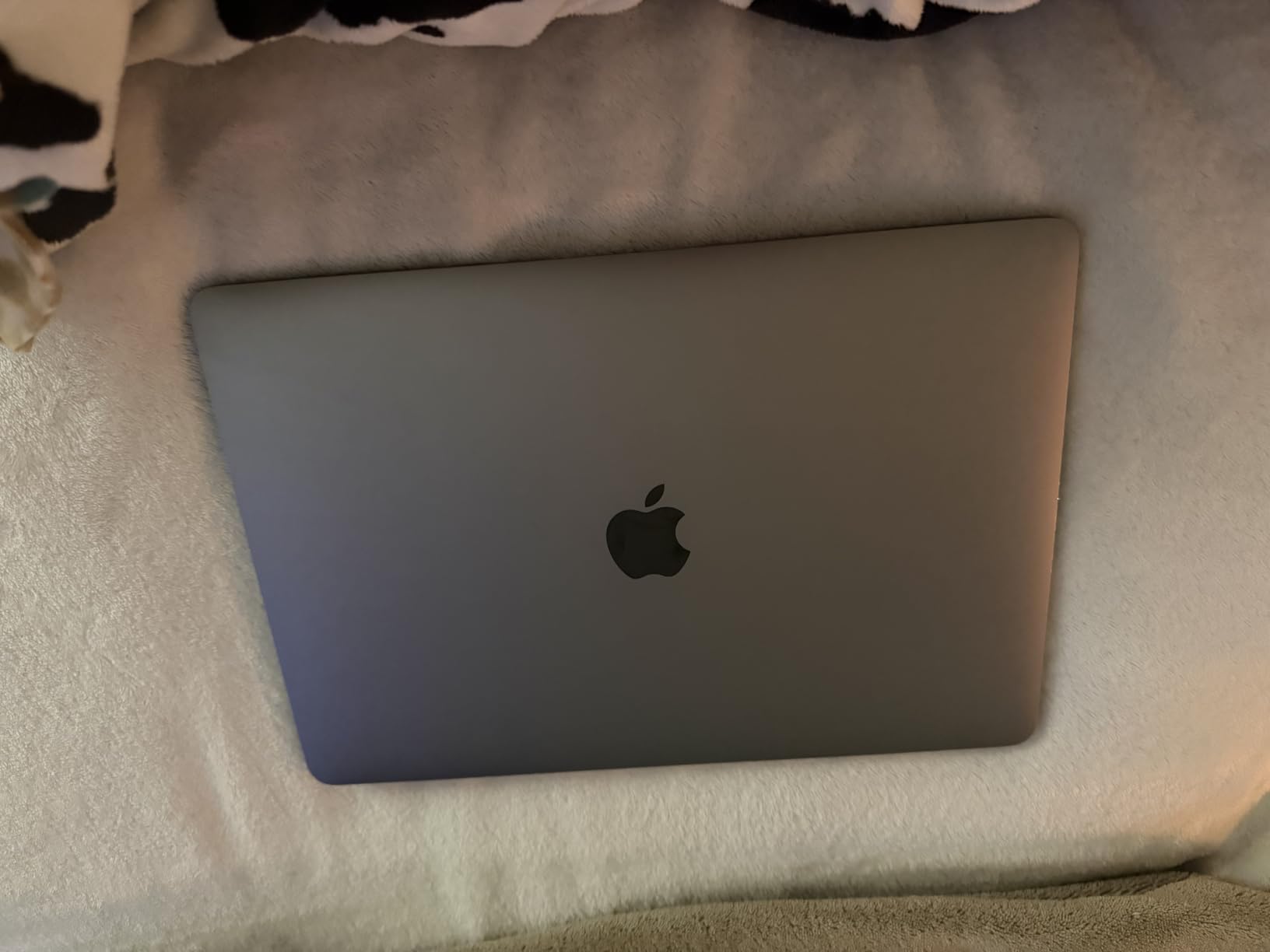 Apple MacBook Air Late 2020 with Apple M1 Chip (13.3 inch, 8GB RAM, 256GB SSD) Space Gray (Renewed) | Space Gray, Renewed customer photo 2