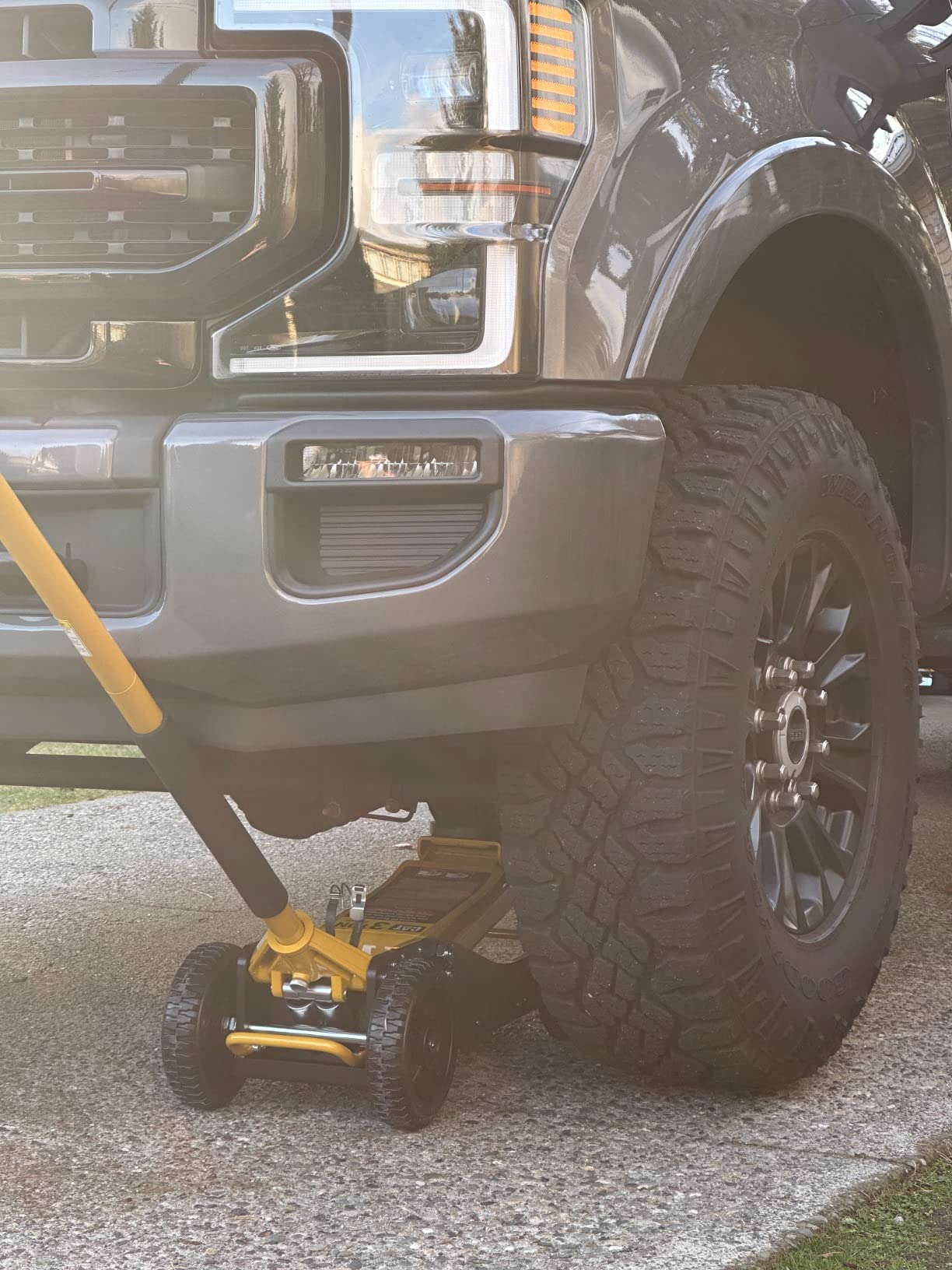 Cat 3 Ton Big Wheel Off Road Hybrid Jack, Vehicle Lift for Trucks, SUVs, ATVs Offroad Vehicles - 240330 customer photo 1