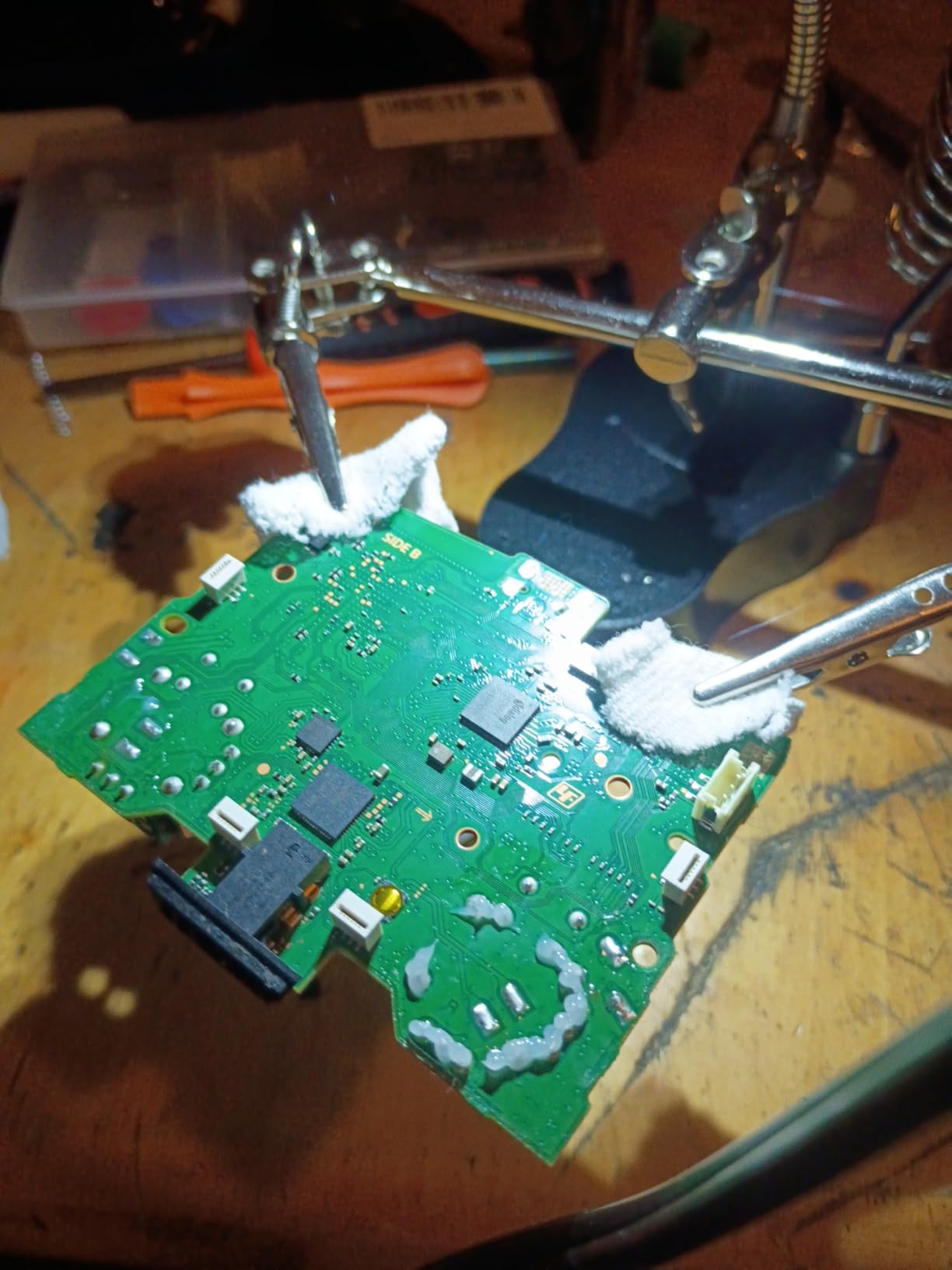 3.5X12X Helping Hands Soldering Station with LED Light & Alligator Clips customer photo 1