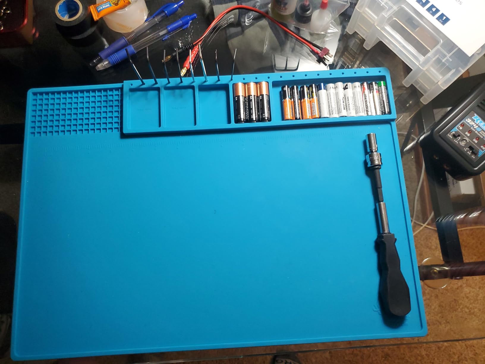 Hengtianmei Heat Insulation Silicone Repair Mat with Scale Ruler and Screw Position for Soldering Iron, Phone and Computer Repair Size: 14 x 10 Inches (H-201) customer photo 2