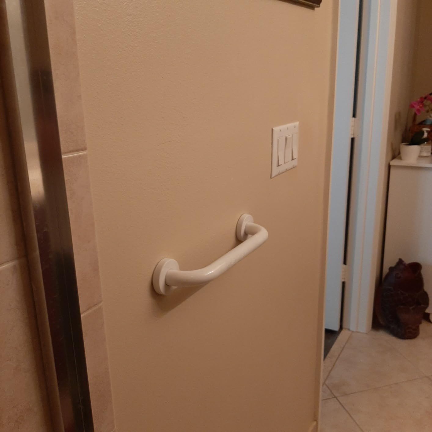 ZUEXT 2 Pack 32 Inch Chrome Anti Slip Shower Grab Bar with Knurled Grip customer photo 1