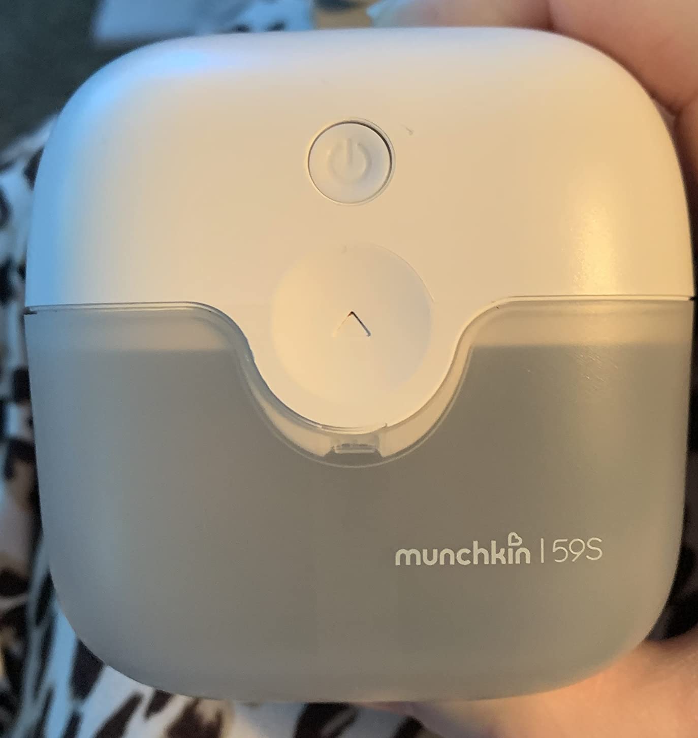 Munchkin® Portable UV Sterilizer Plus with Rechargeable Battery, Mini UV Light Sanitizer Eliminates 99.99% of Germs in 59 Seconds customer photo 1