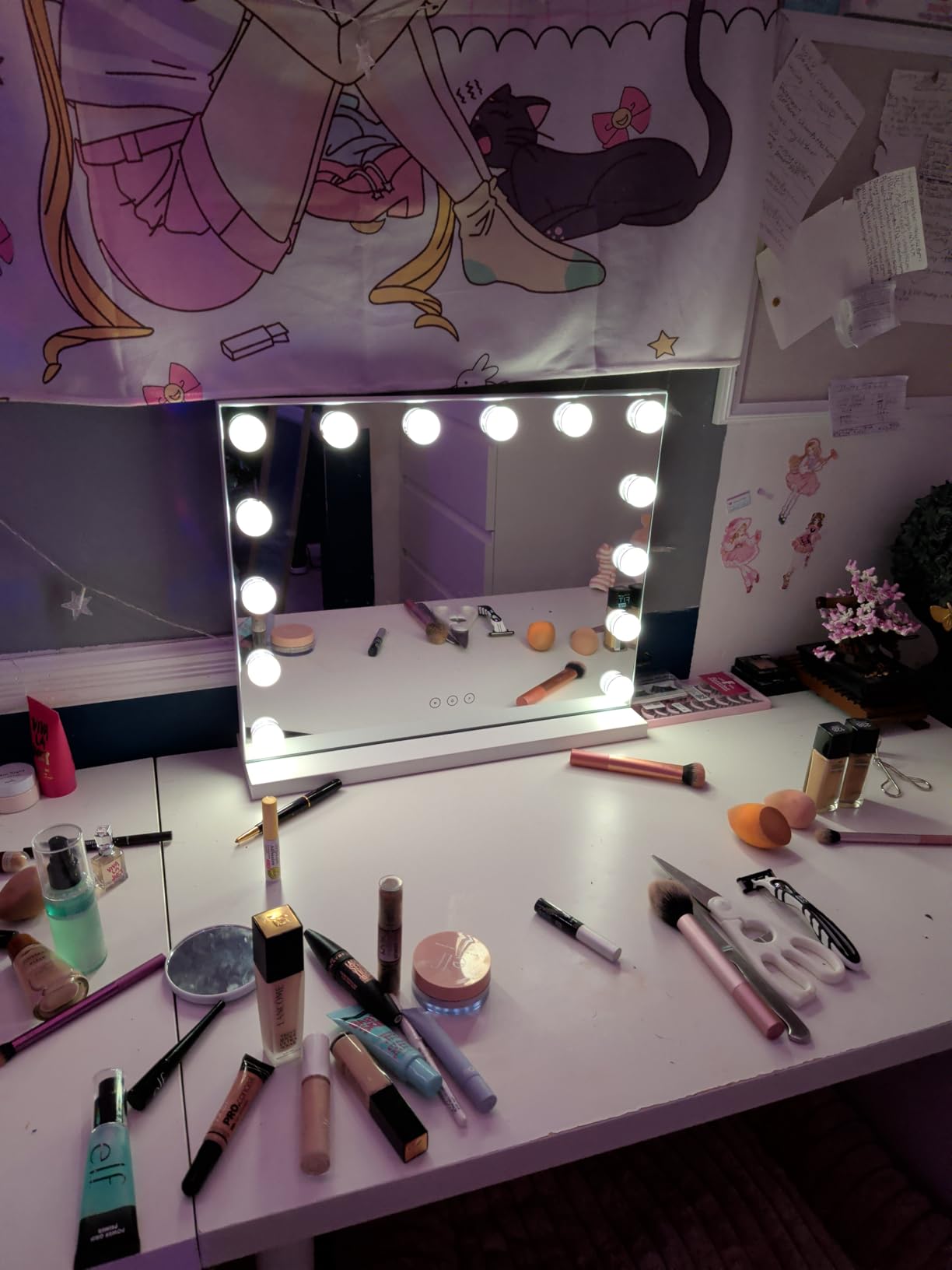 Vanity Mirror with Lights Lighted Makeup Mirror with 15 Dimmable LED Bulbs,3 Color Lighting Modes,USB Charging Port Touch Control,Sturdy Metal Frame Design 22.8x18 Inch,White customer photo 2