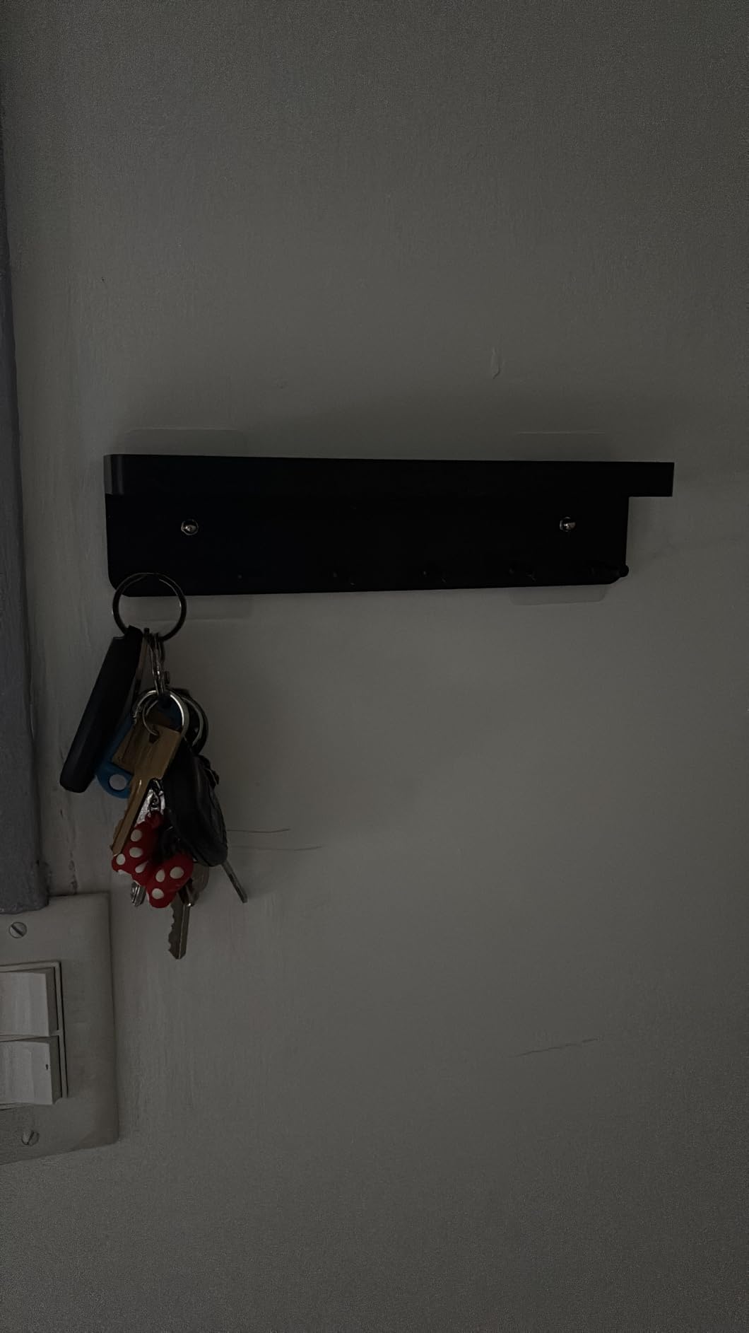 MKO Key Holder Wall Mount, Key Holder Wall Mount Adhesive with Mail Organizer Tray with 6 Key Hooks for Wall, Black customer photo 2