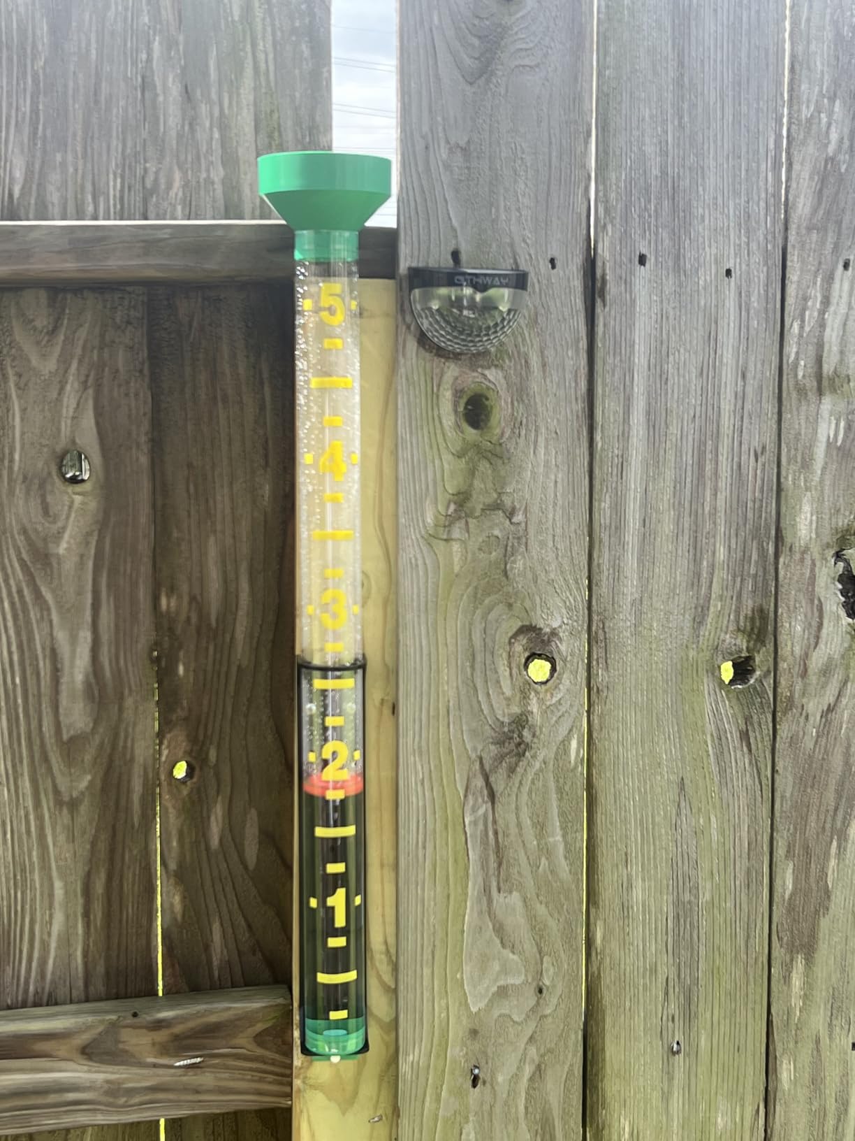 Headwind EZRead 26” Giant Professional Outdoor rain Gauge, USA Made Heavy Duty All Weather Freeze Proof mountable with Float, Hunter Green (820-0019) customer photo 2