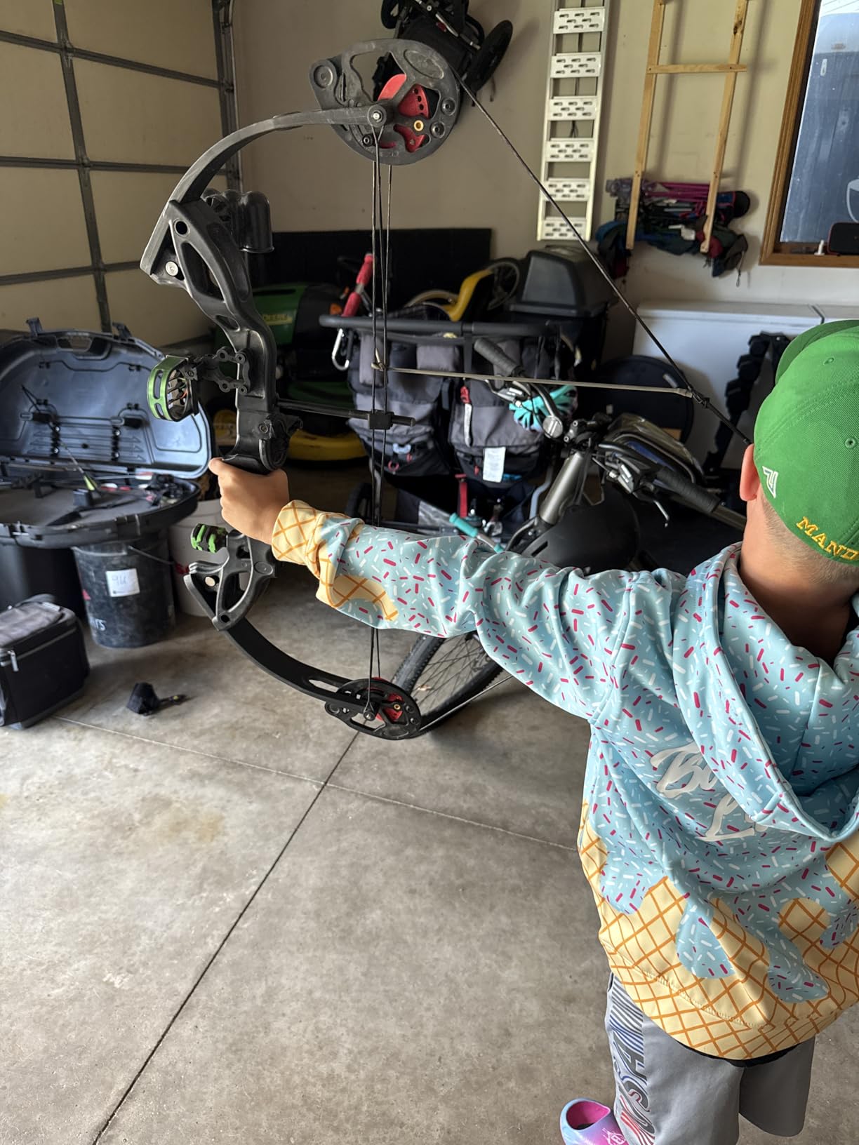 Compound Bow Archery for Youth and Beginner, Right Handed,19”-28” Draw Length,15-29 Lbs Draw Weight, 260 fps customer photo 2