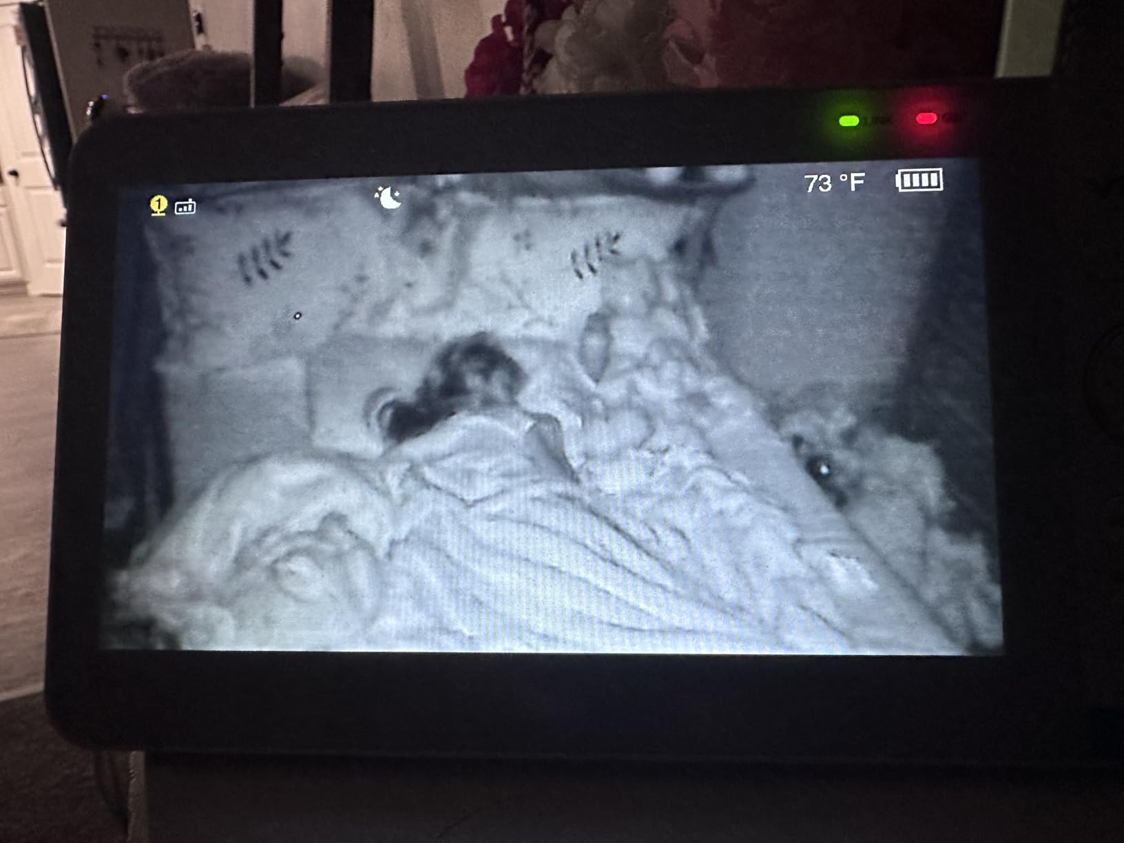 VTech Baby Monitor No WiFi with 2 Cameras – 19-Hour Battery, Patrol Mode for Twins & Two Rooms, 1000ft Range, Auto Night Vision, Two-Way Talk, Temperature Sensor | VM819-2 customer photo 1