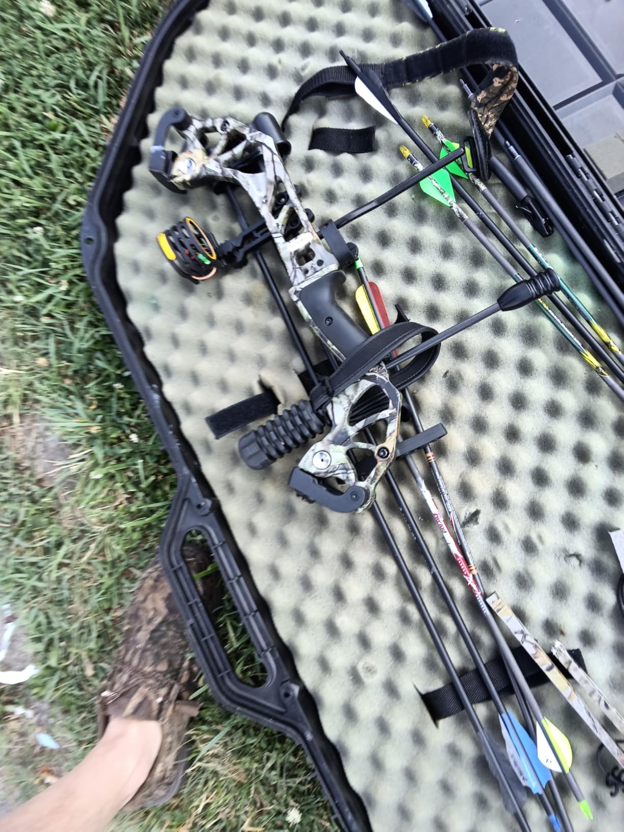 Compound Bow Draw Weight 0-70 Lbs for Pull Beginner and Intermediate Archer Fully Adjustable 19.25