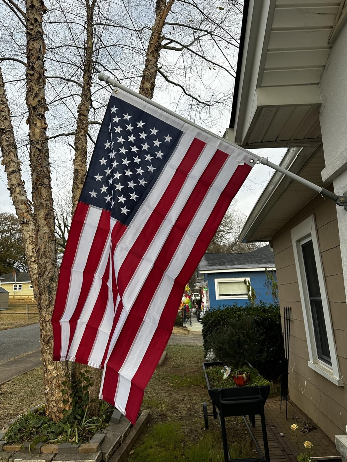 Flag Pole for Outside House, 5 FT Tangle-Free Heavy Duty, 45°/90° Bracket customer photo 2