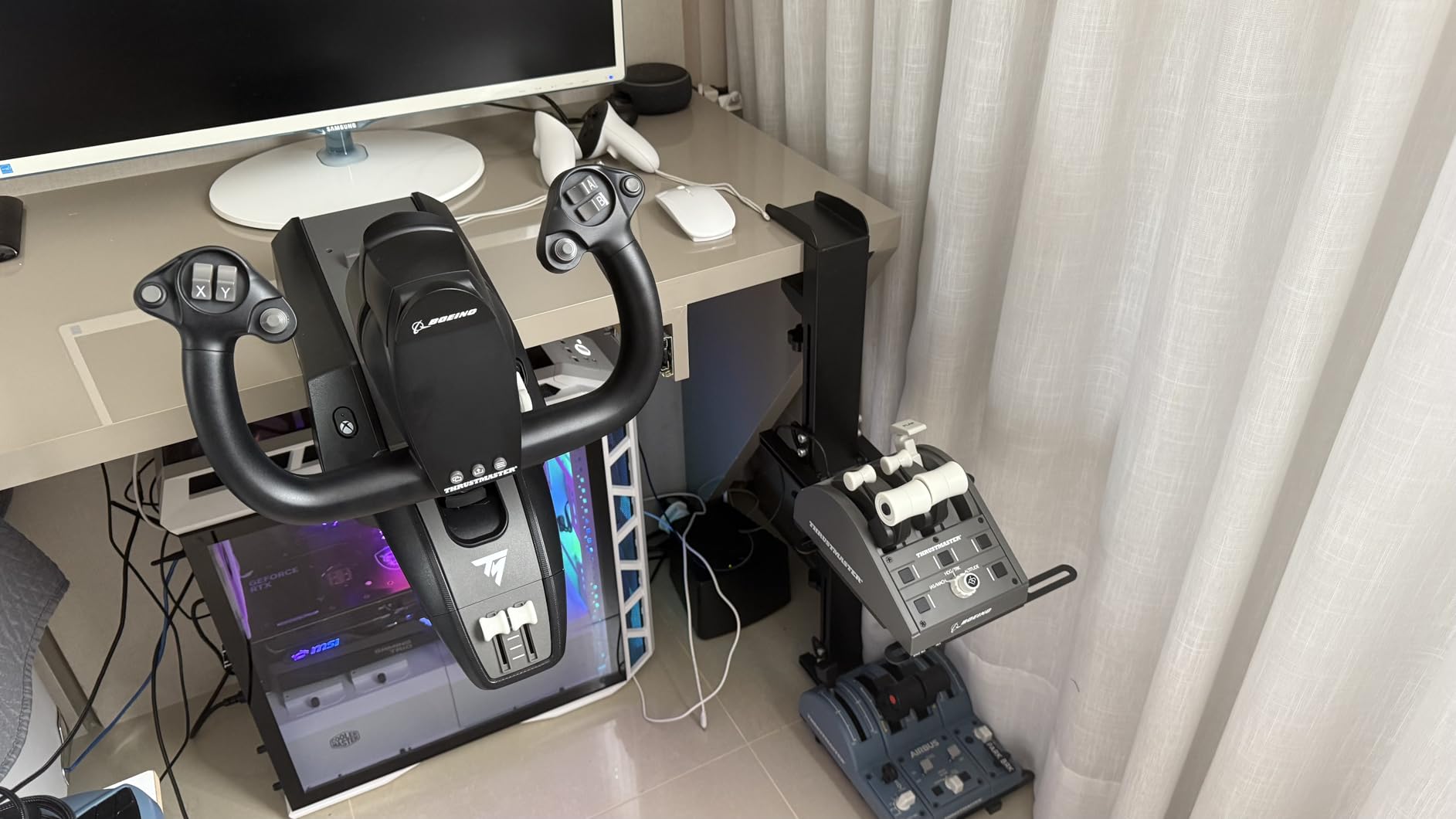 Thrustmaster TCA Yoke & Quadrant Boeing Edition Flight Pack - XBOX & PC | 787 Dreamliner replica, pendular motion, throttle unit with autopilot, metal build, 35 action buttons, 2 extra axes, for MSFS customer photo 2