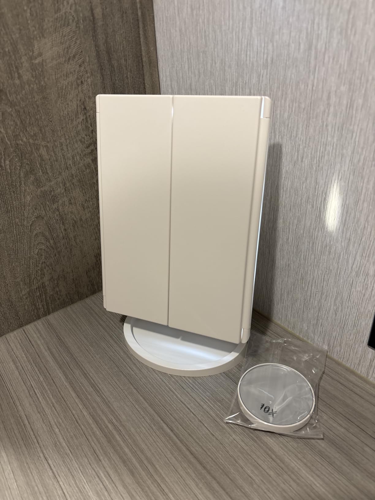 HUONUL 2X/3X/10X Magnifying Vanity Mirror with Light, Trifold Makeup Mirror customer photo 1