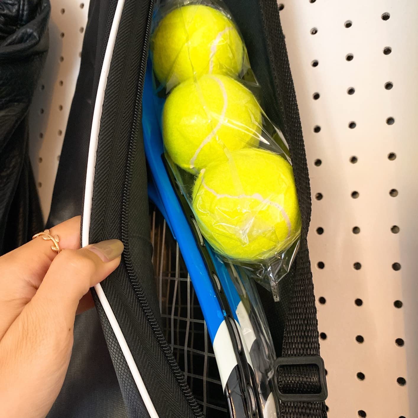 Tennis Rackets 2 Players Recreational for Beginners,Pre-Strung 27 Inch Light Adult Racquet Set for Women Men with Tennis Balls,Overgrips and Carry Bag customer photo 2