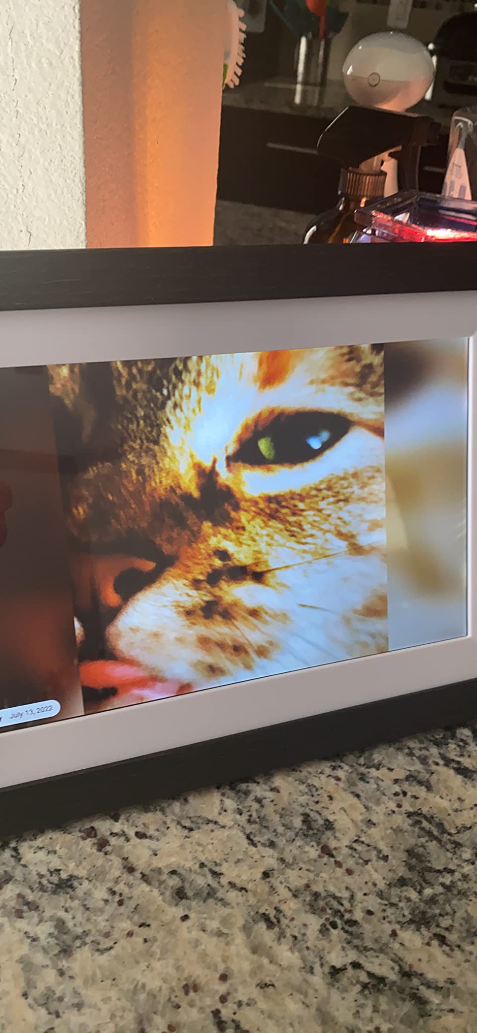 Frameo 10.1 inch Digital Picture Frame WiFi Smart Digital Photo Frame Wood customer photo 2
