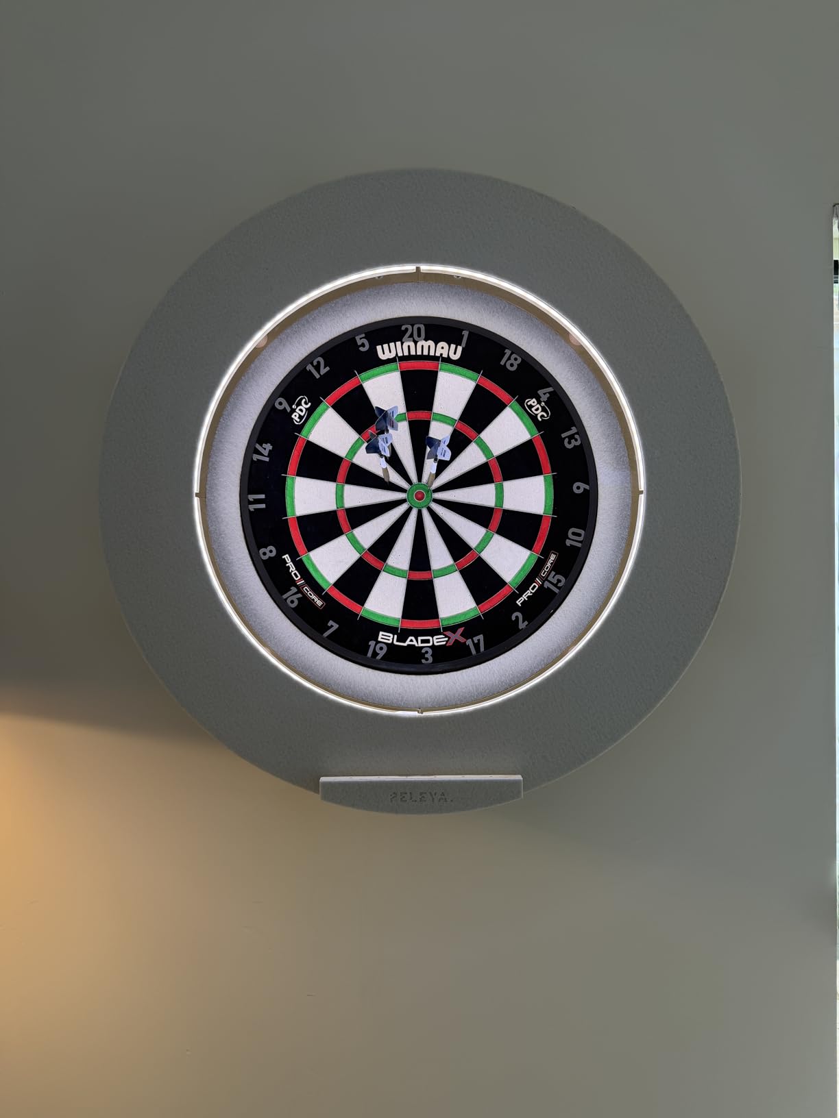 WINMAU Professional Bristle Dartboard - PDC Tournament Board with Official Tournament Specifications - Available in Blade 6 Single, Dual, Triple Core & Blade X Generations customer photo 1