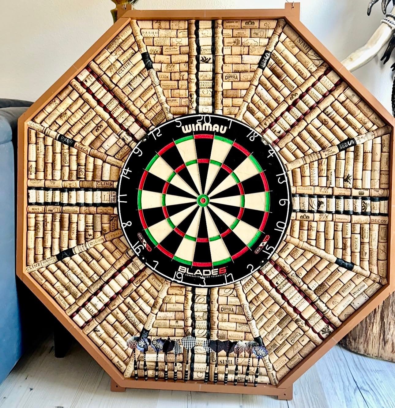 WINMAU Professional Bristle Dartboard - PDC Tournament Board with Official Tournament Specifications - Available in Blade 6 Single, Dual, Triple Core & Blade X Generations customer photo 2