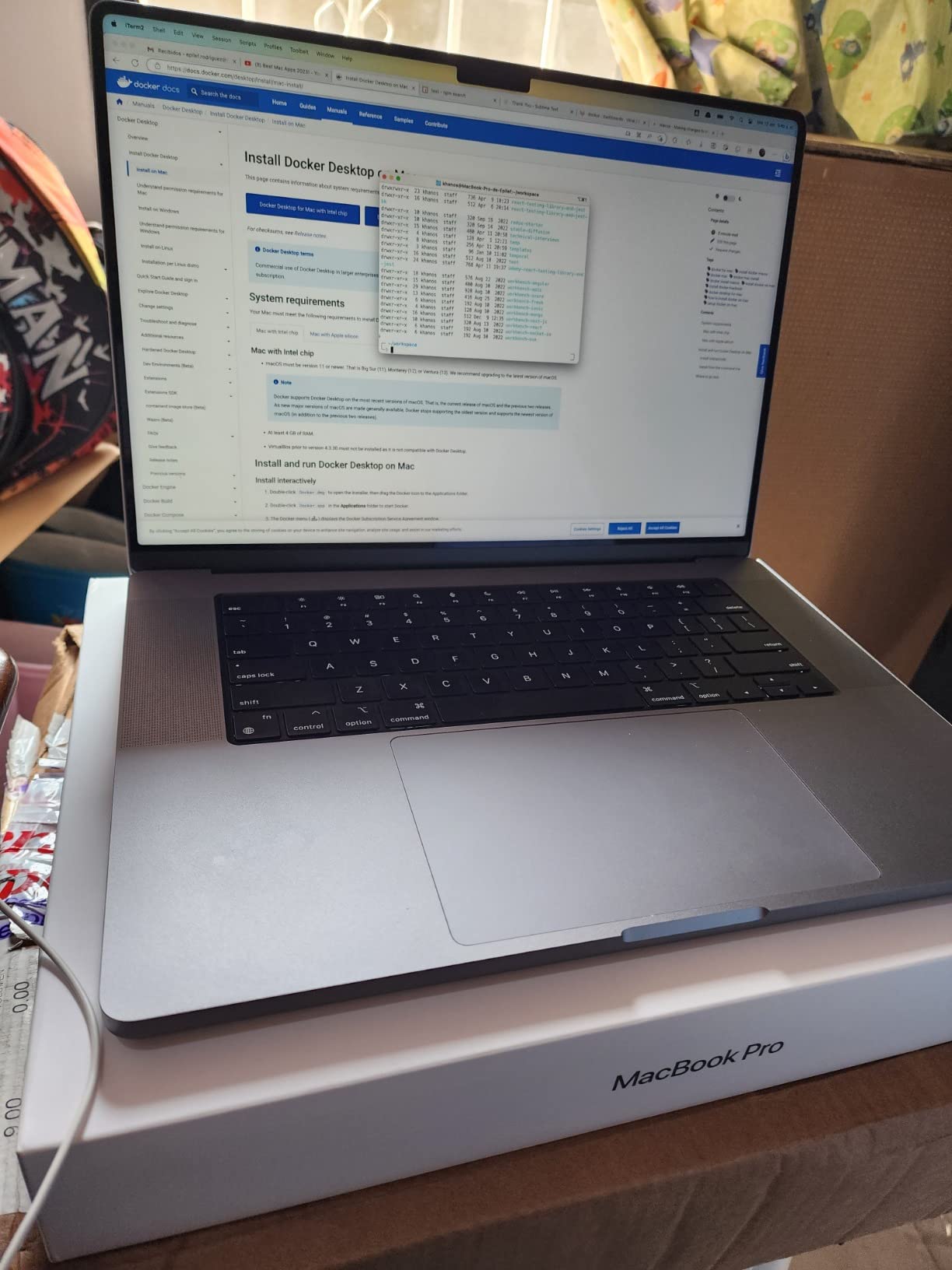 2021 Apple MacBook Pro (16-inch, M1 Pro chip with 10‑core CPU and 16‑core GPU, 16GB RAM, 1TB SSD) - Silver customer photo 2