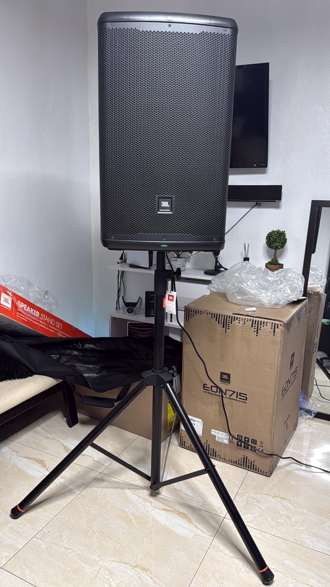 JBL EON715 Powered PA Speaker customer photo 2