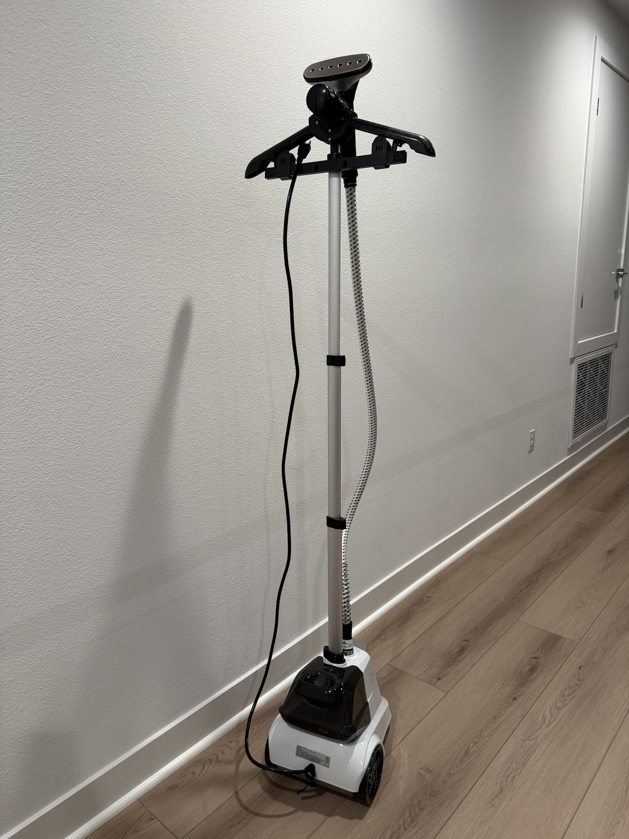 SALAV Heavy Duty Commercial Full-Size Garment Steamer with Foot Pedals and Extra Large 3L (101.5 oz) Water Tank, 1800 watts of Poweful Steam (Navy) customer photo 1