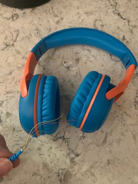awatrue AT2 Kids Headphones for School with Mic, 85/94dB Safe Volume Limit customer photo 1