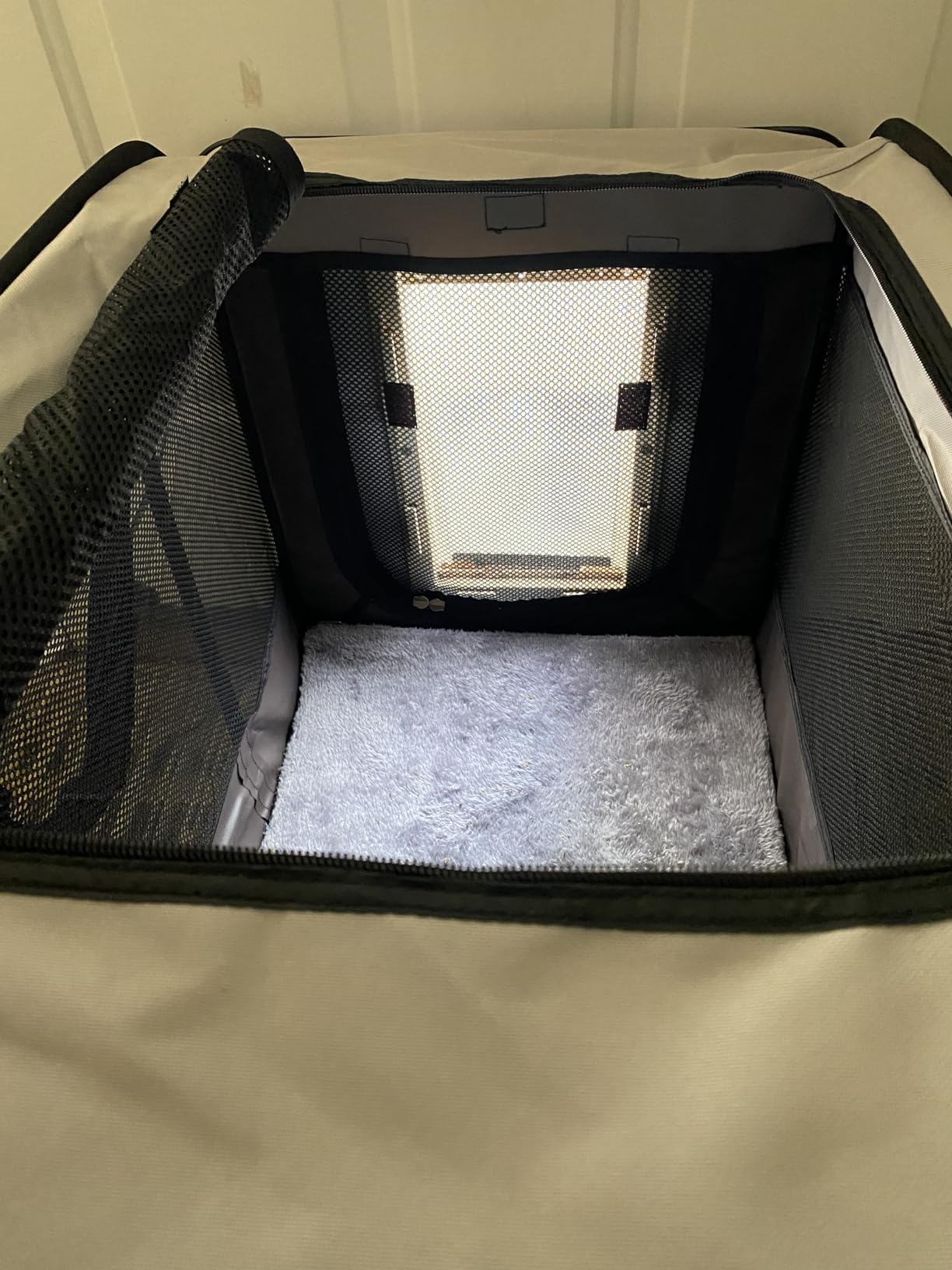 DONORO Dog Kennels and Crates for Medium Dogs, Portable Pop Up Indoor Pet Cage with Sturdy Wire Frame, Collapsible Travel Crate Soft Sided Cat Bag Escape Proof (Brown, 28.0