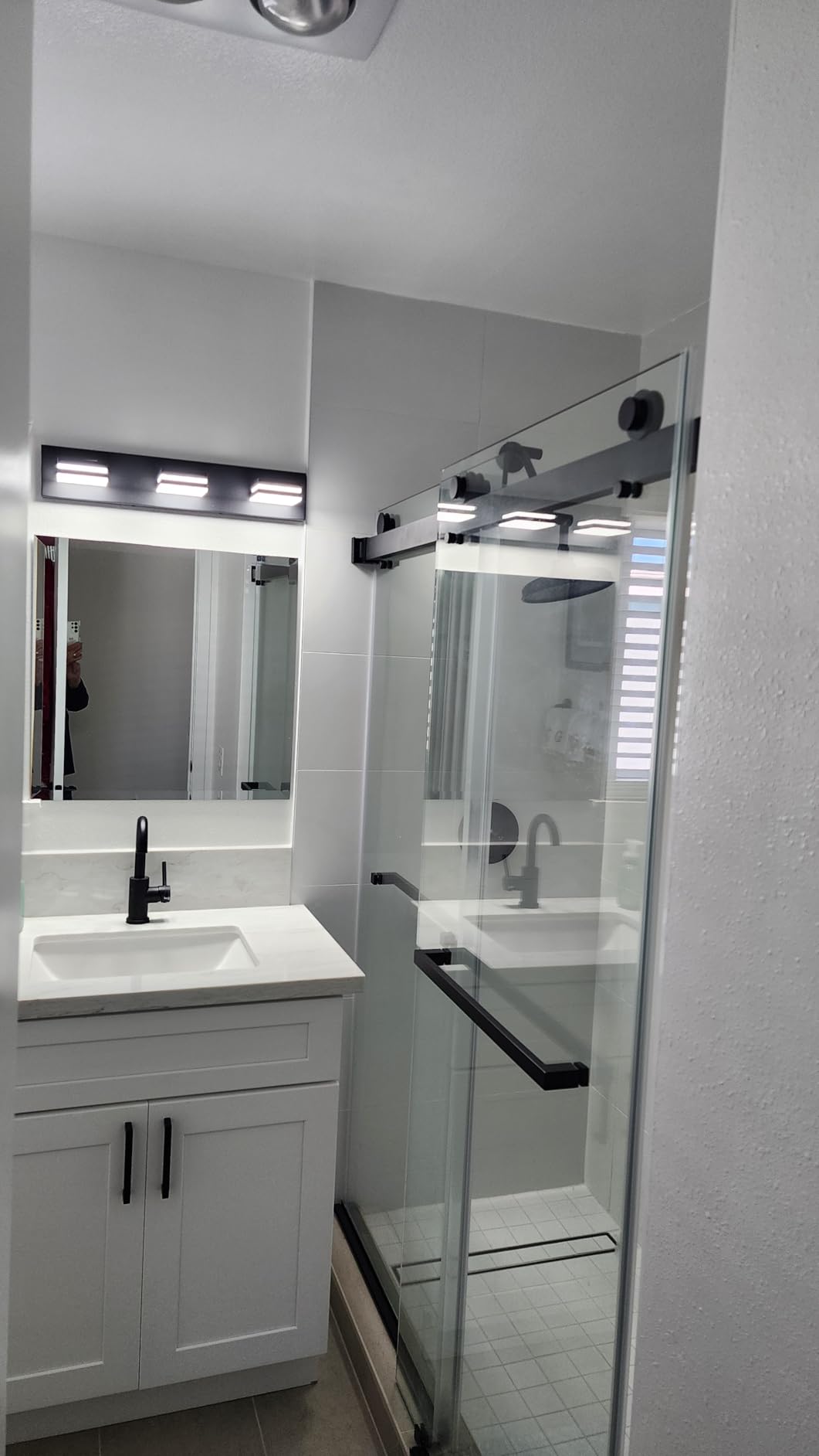 SineRise LED Modern Bathroom Vanity Light Fixtures, Modern Acrylic Bathroom Wall Lighting Fixtures Over Mirror, 3-Light, 24-Inch, Black, White customer photo 1