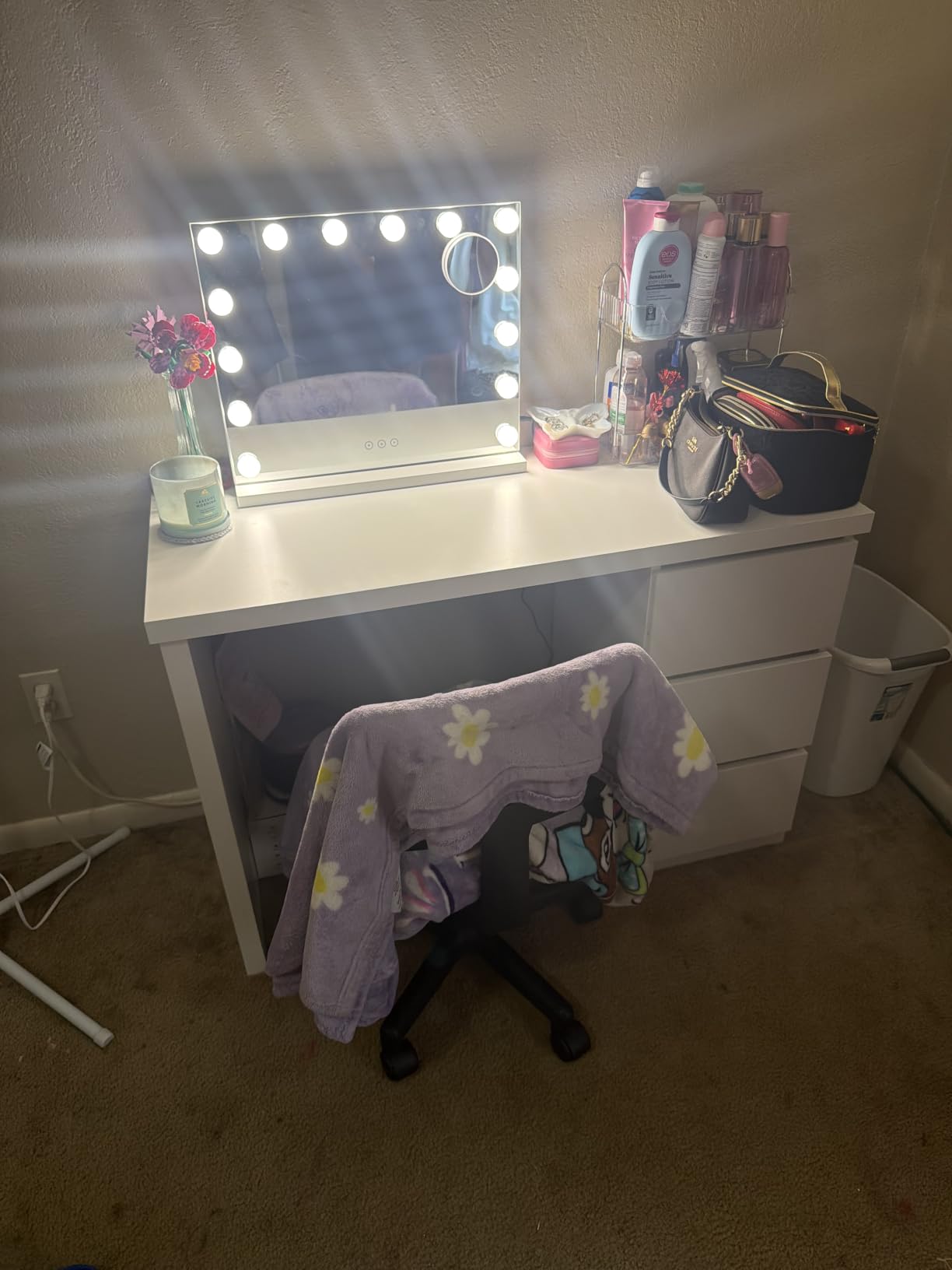 Vanity Mirror with Lights,Makeup Mirror with 17 Dimmable LED Bulbs, 3 Color Lighting Modes Detachable 10X Magnification Mirror Touch Control, 23.6X19,7 inch, White customer photo 1