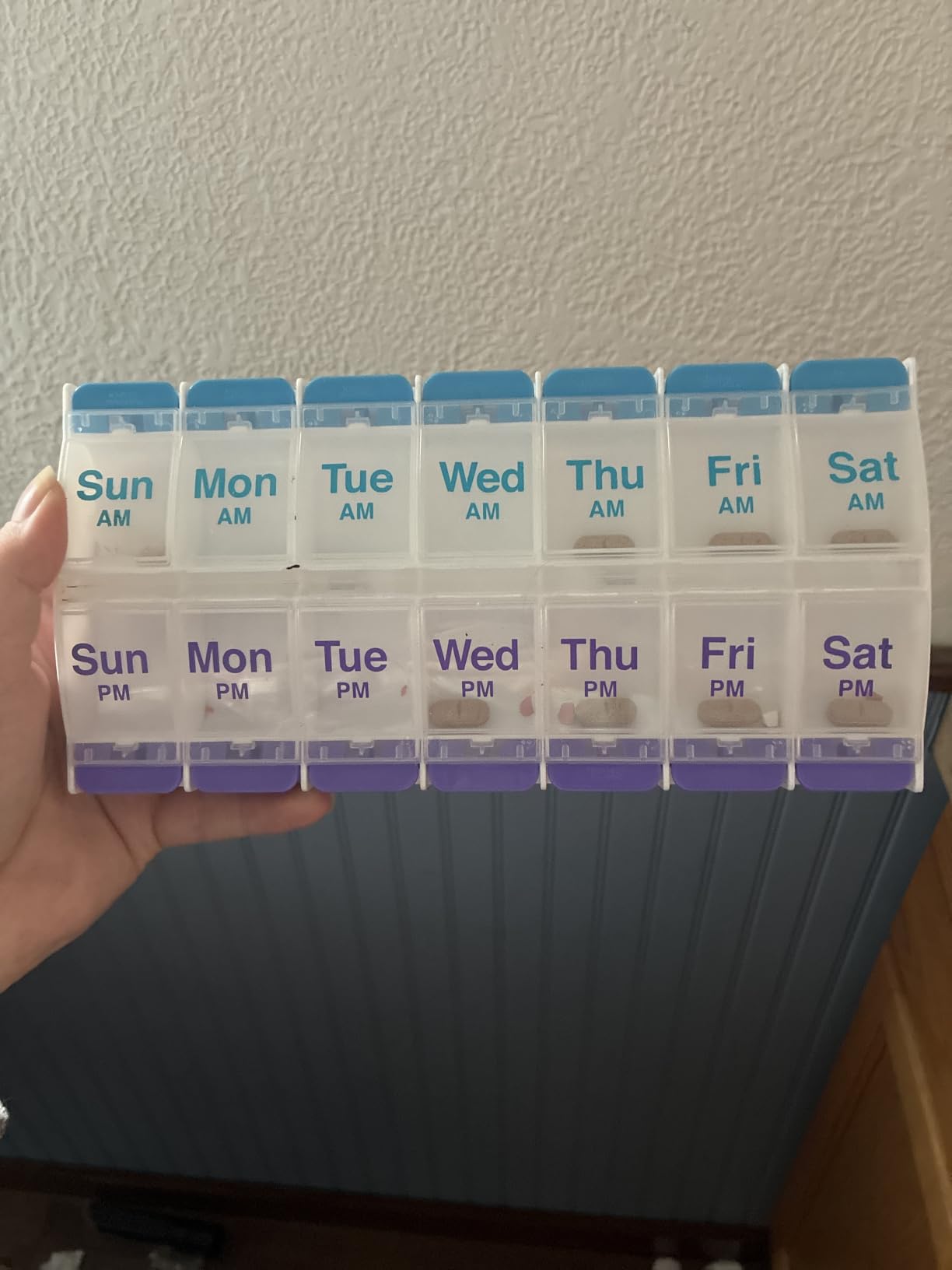 Ezy Dose Weekly (7-Day) AM/PM Pill Organizer, X-Large Planner, Blue/Red customer photo 1