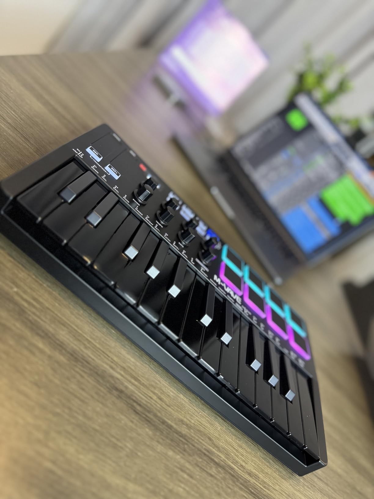 M-VAVE 25 Key USB MIDI Keyboard Controller With 8 Backlit Drum Pads, Bluetooth Semi Weighted Professional dynamic keybed 8 Knobs and Music Production,Software Included (Black) customer photo 1