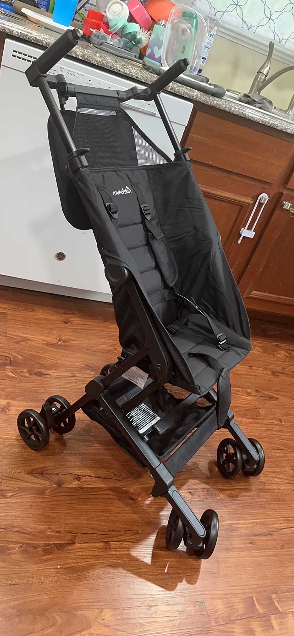 Munchkin Sparrow Travel Baby Stroller for Babies and Toddlers, Ultra Compact and Lightweight, Great for Airplane and Everyday Car Trips, Black customer photo 2