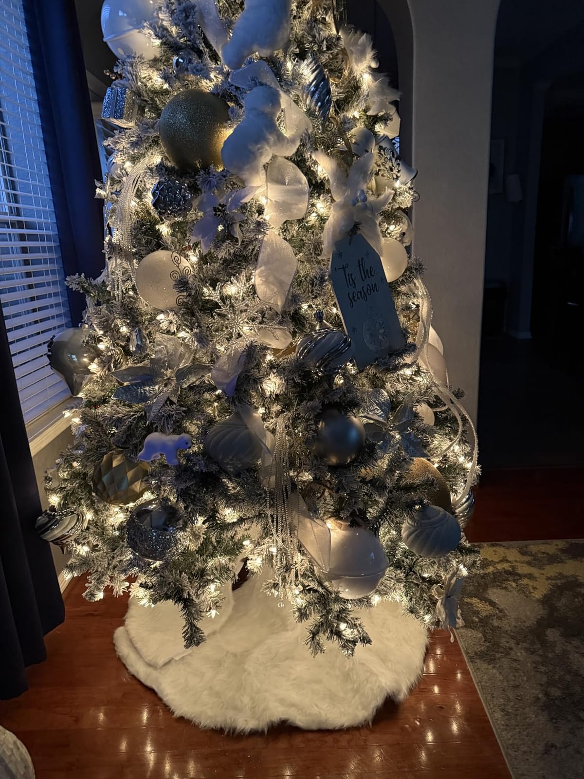 Best Choice Products 4.5ft Pre-Lit Artificial Christmas Tree Twinkling LEDs, Snow Flocked Design Pine Tree, Full Appearance Lighted Snowy w/Easy Assembly, 200 Lights, 400 Tips Metal Stand customer photo 2