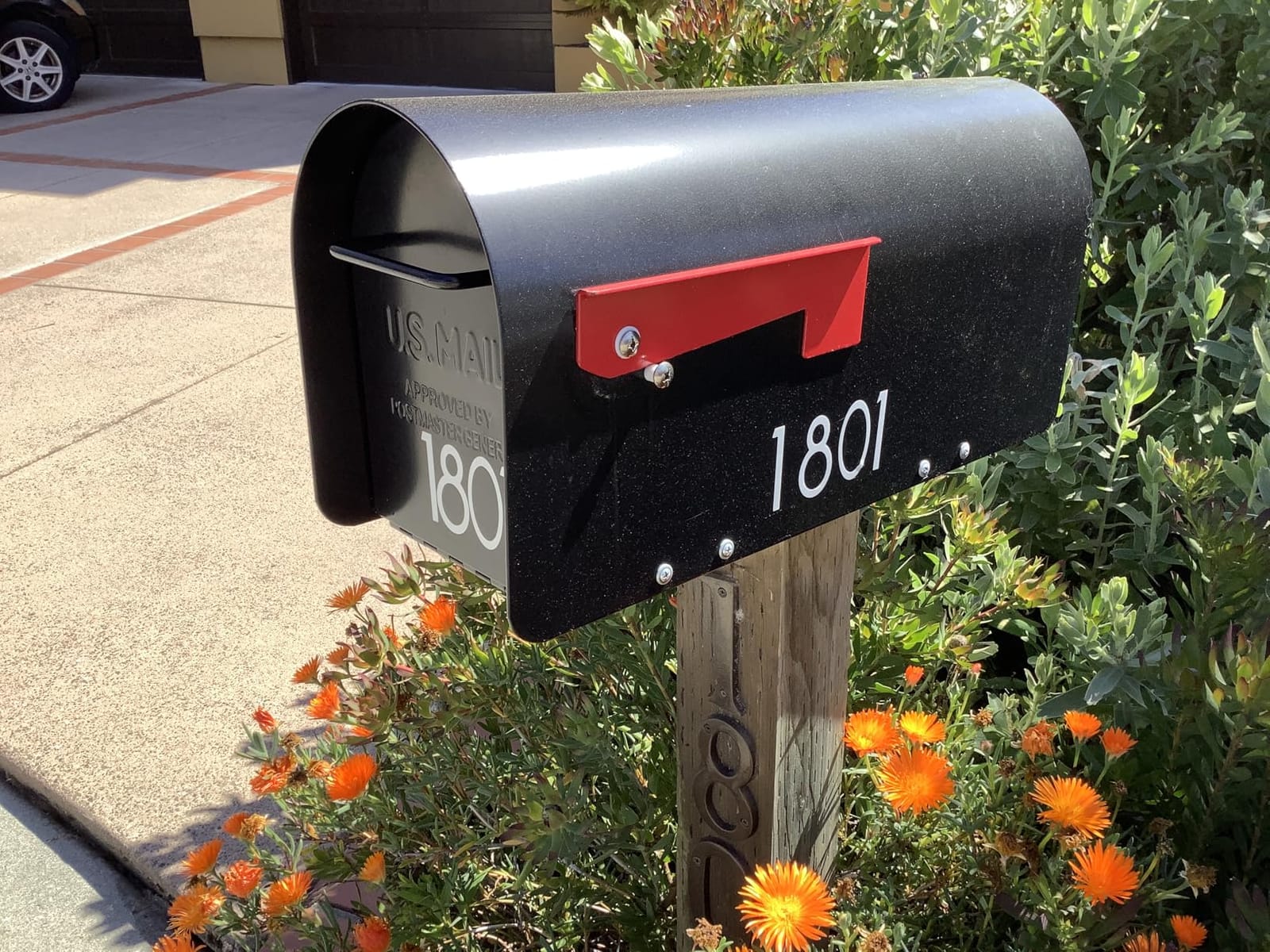 Architectural MAILBOXES Ironside Large Capacity Galvanized Steel black, Post-Mount Mailbox, MB801BAM, Metal, Black customer photo 2