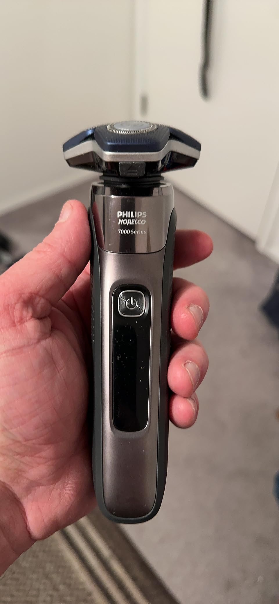 Philips Norelco 7200 Electric Shaver, Dark Chrome | 45 SteelPrecision Blades, SenseIQ Technology, Nano SkinGlide coating, 360° Flexible Heads, Pop-up Trimmer, S7885/85 customer photo 2