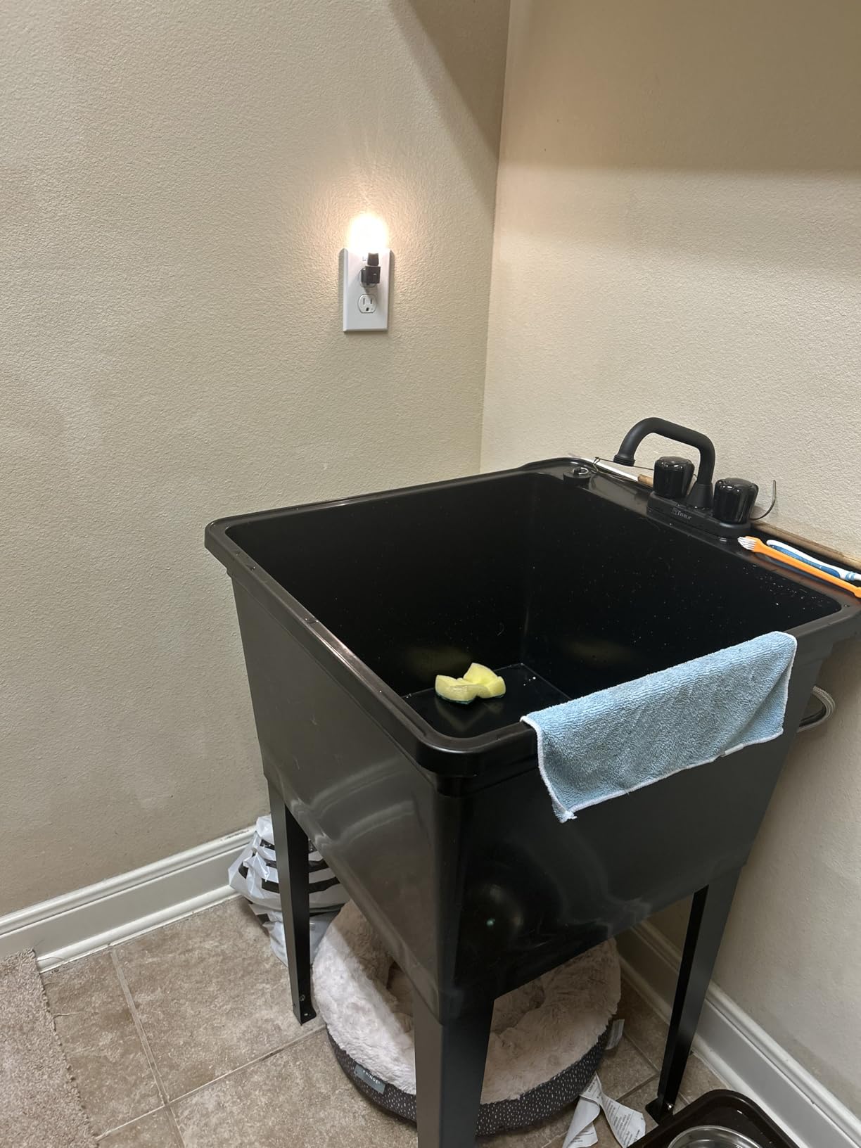 Tehila Basics by JS Jackson Supplies 21-Gallon White Freestanding Utility Sink with Chrome Finish 2-Handle Faucet, Heavy Duty Plastic Laundry Tub with Adjustable Legs customer photo 1