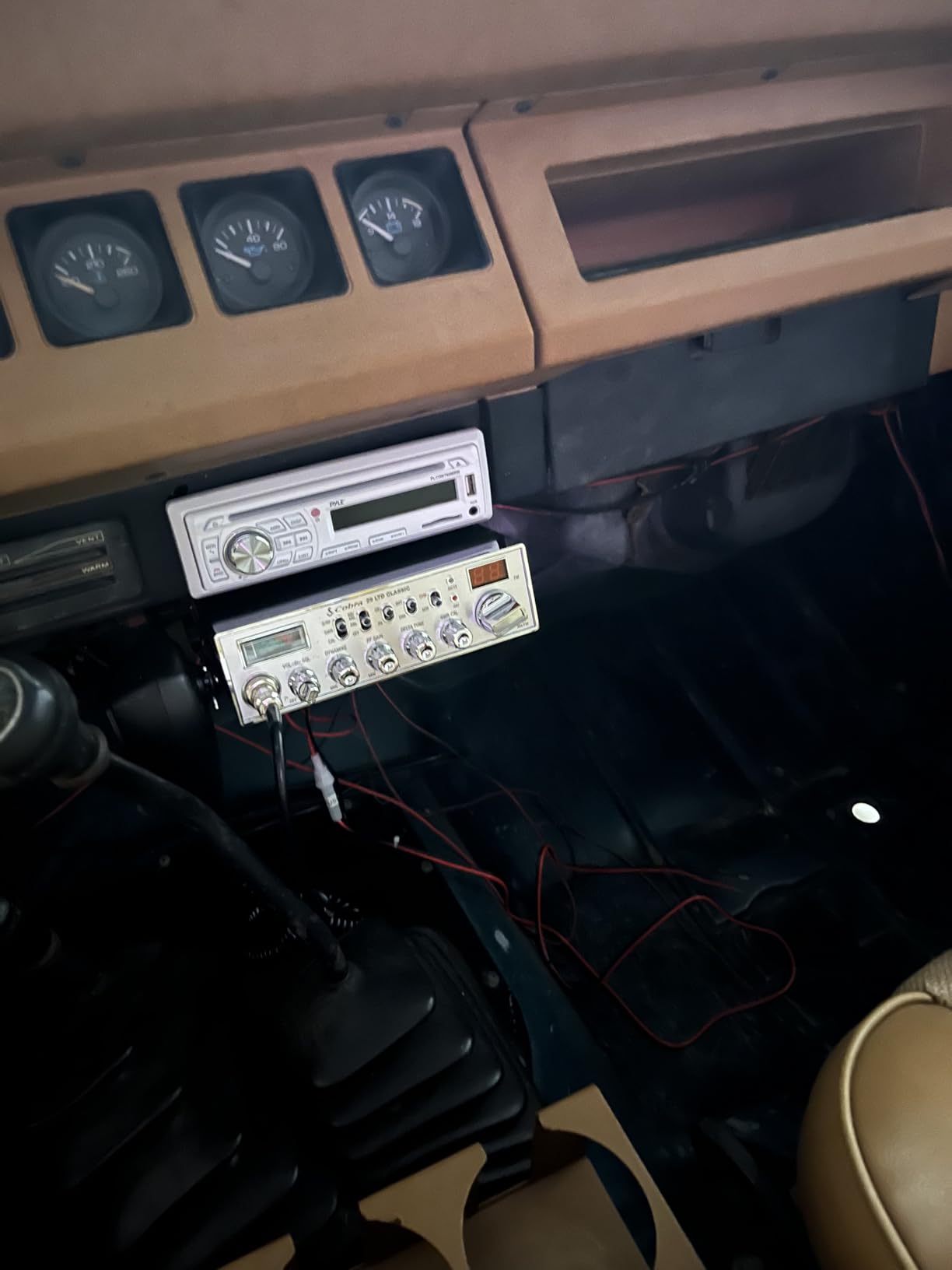 Cobra 29 LTD Classic AM/FM Professional CB Radio - Easy to Operate, Emergency Radio, Instant Channel 9, 4-Watt Output, Full 40 Channels, Adjustable Receiver and SWR Calibration, Black customer photo 1