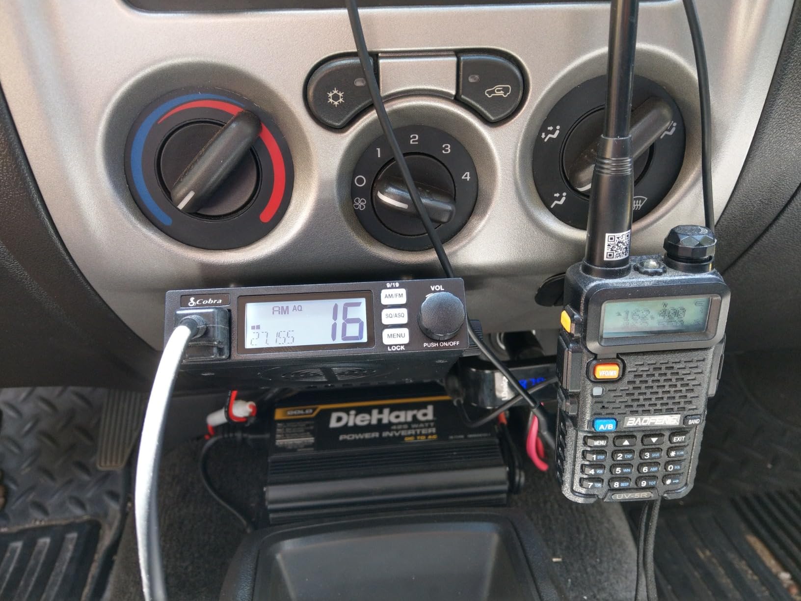 Cobra 19 MINI AM/FM Recreational CB Radio, Dual-Mode AM/FM, 40 Channels customer photo 2
