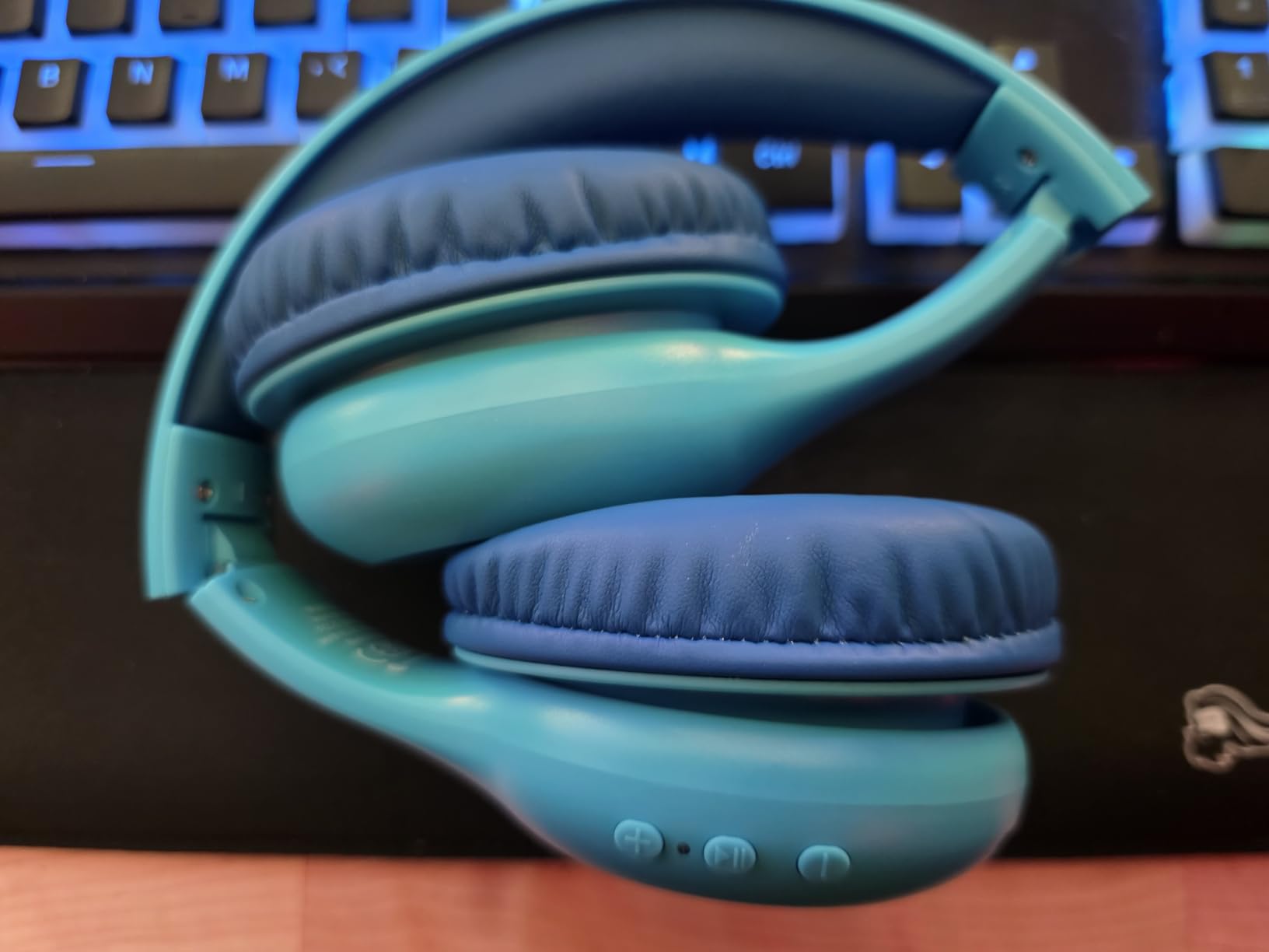 EarFun K2 Kids Bluetooth Headphones for School, Kids Headphones with Mic customer photo 1