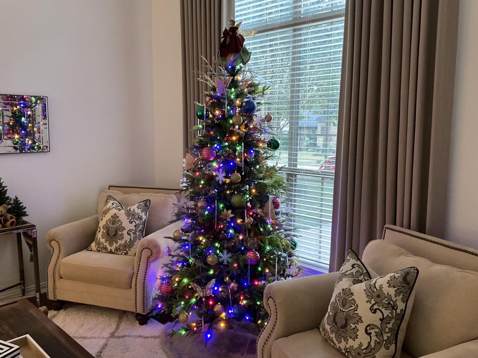 Hykolity 7.5 ft Prelit Flocked Christmas Tree with Realistic PE Foliage customer photo 2