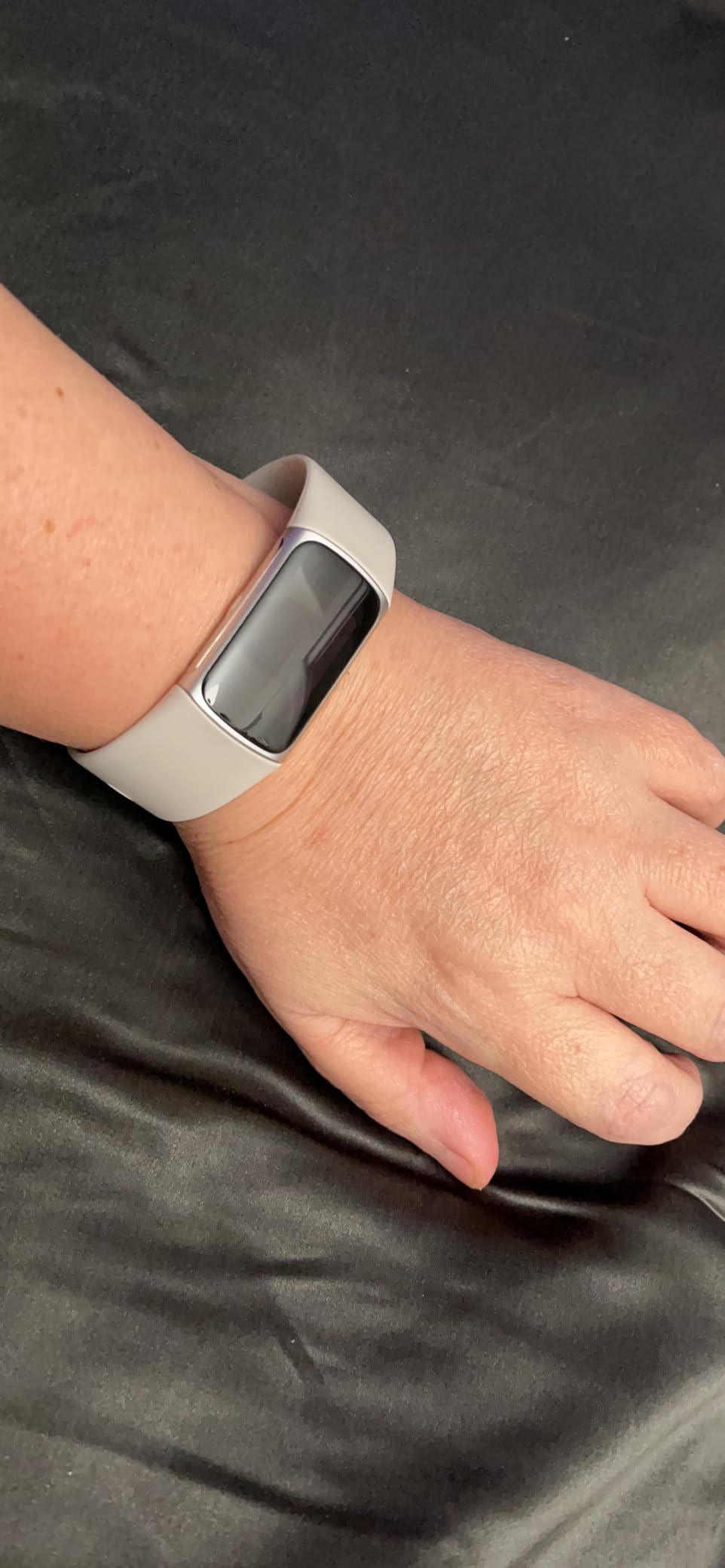 Google Fitbit Charge 6 - Fitness Tracker - Porcelain/Silver customer photo 2