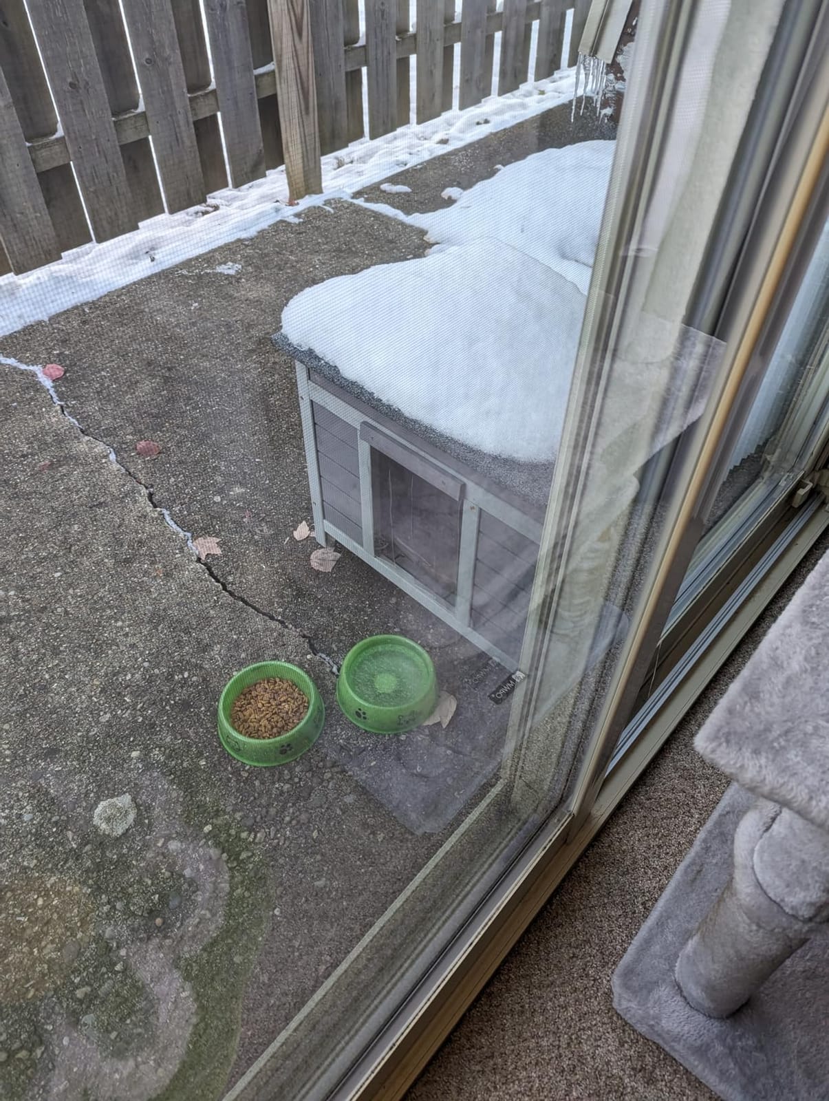 GUTINNEEN Dog House Insulated for Small Dogs Outdoor Cat House Feral Cat Shelter with Thermal Liner customer photo 1