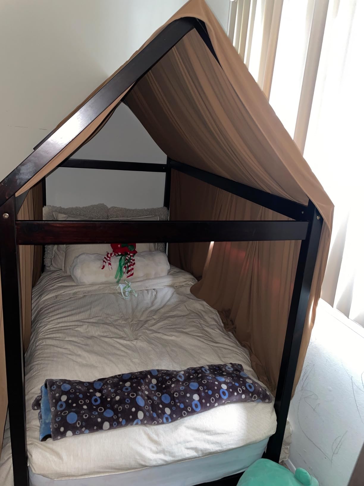 GIANTEX Twin House Bed, Wood Montessori Bed Frame with House Roof Canopy, Low Floor Bed with Sturdy Wood Slat Support, No Box Spring Needed, Twin Playhouse Bed for Kids Teens Boys Girls (Grey) customer photo 1