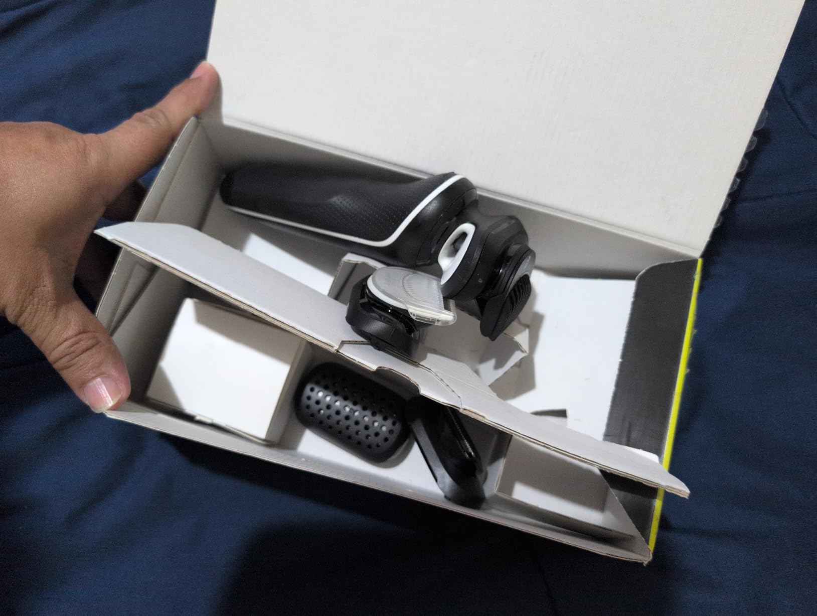 Braun Electric Shaver for Men, Series 5 5150cs, Wet & Dry Razor, Turbo Shaving Mode, Foil Shaver, with Beard Trimmer, Body Groomer and Charging Stand, Blue customer photo 1