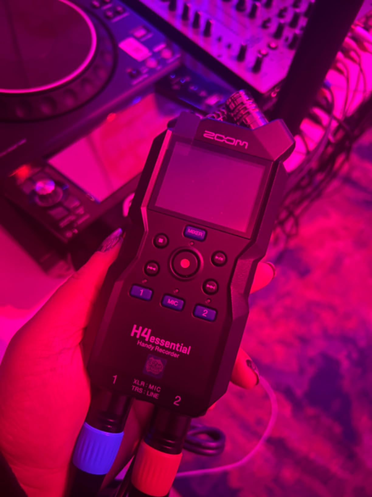 Zoom H4 Essential Handheld Recorder for Musicians, Podcasters & Filmmakers customer photo 1